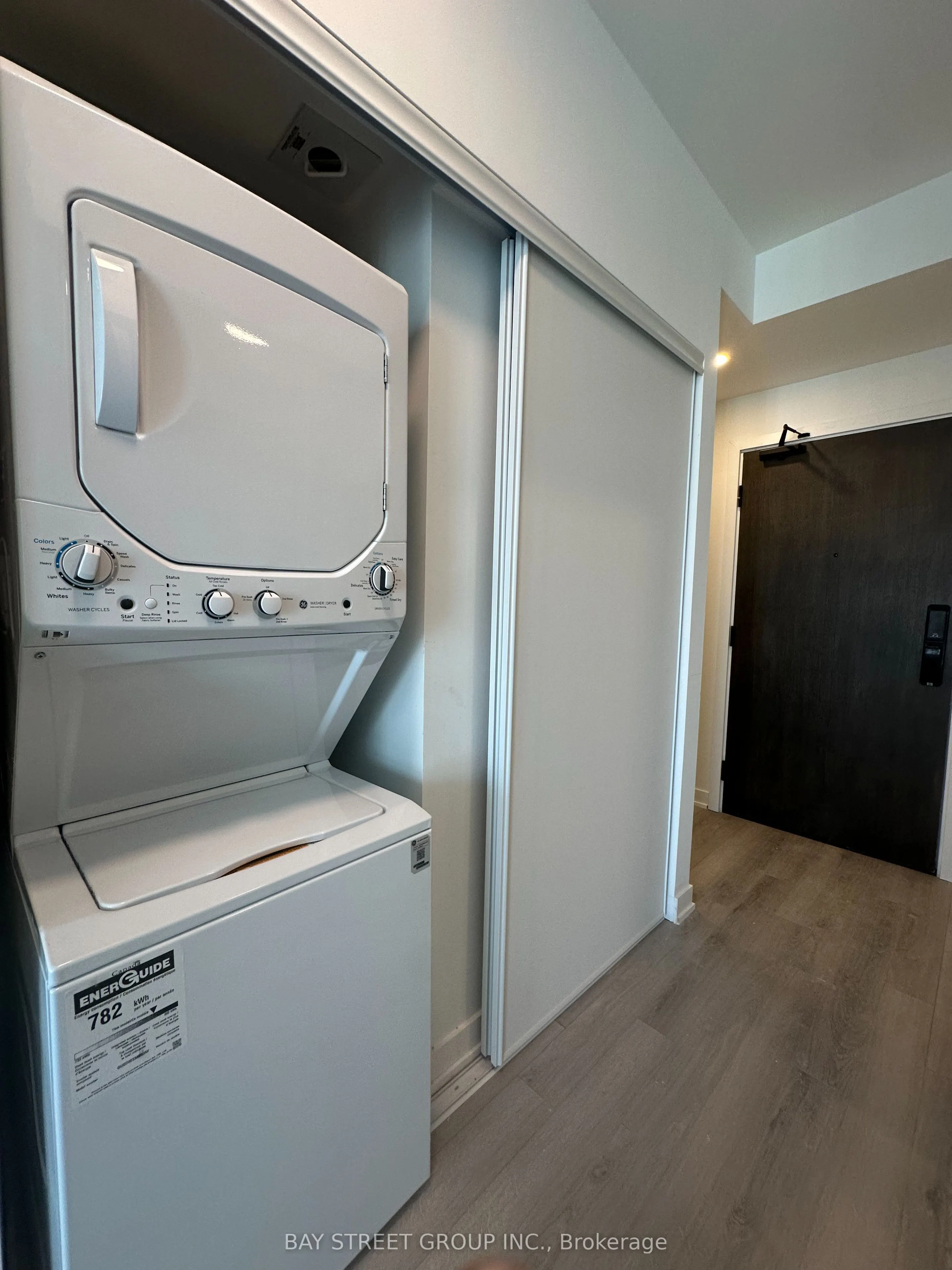 1005 Dundas Street E, #824