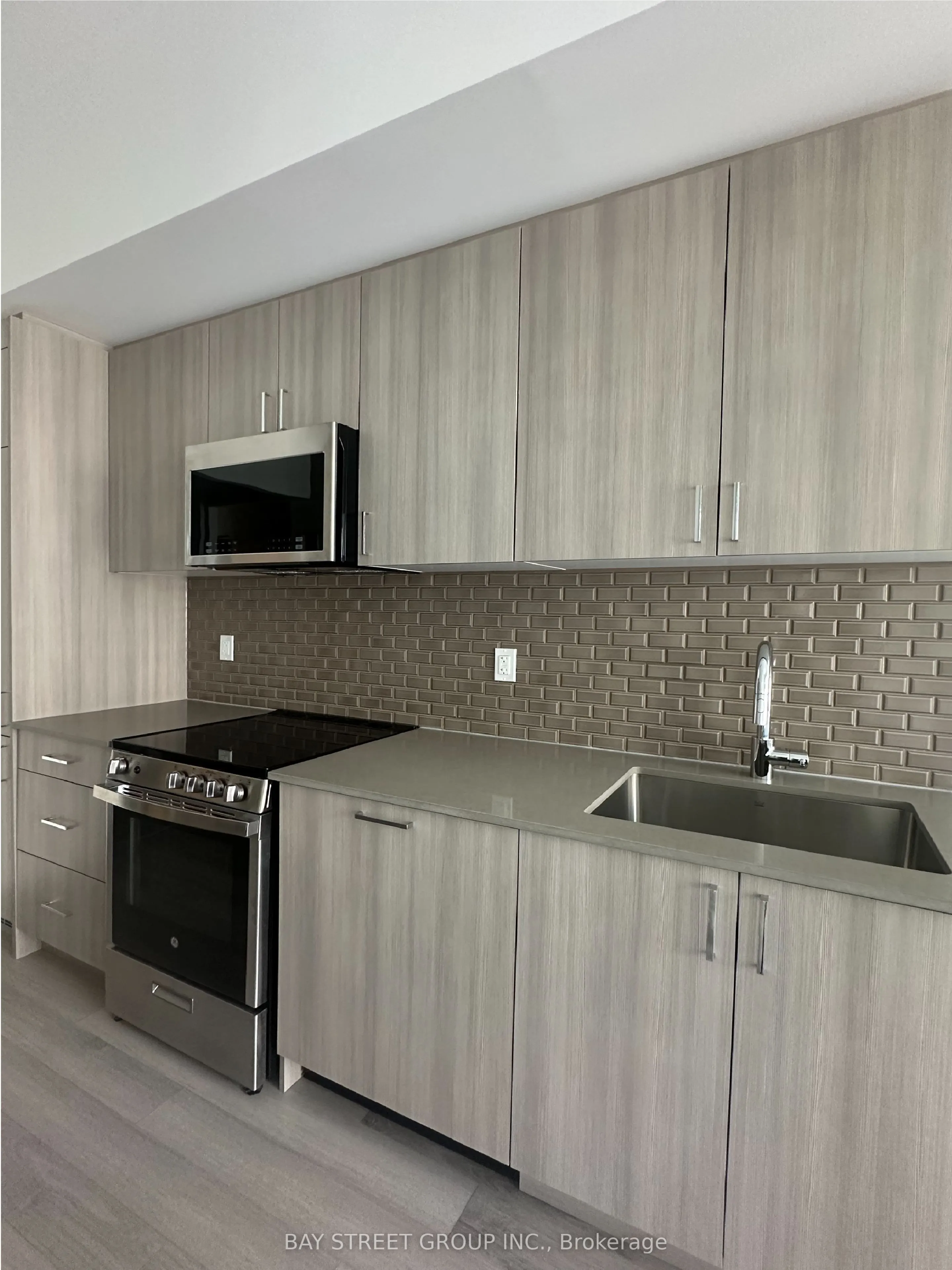 1005 Dundas Street E, #824