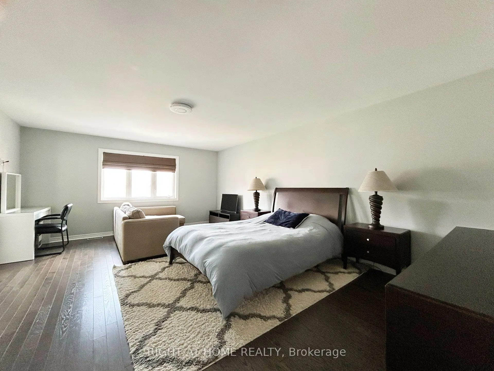 5515 Doctor Peddle Crescent