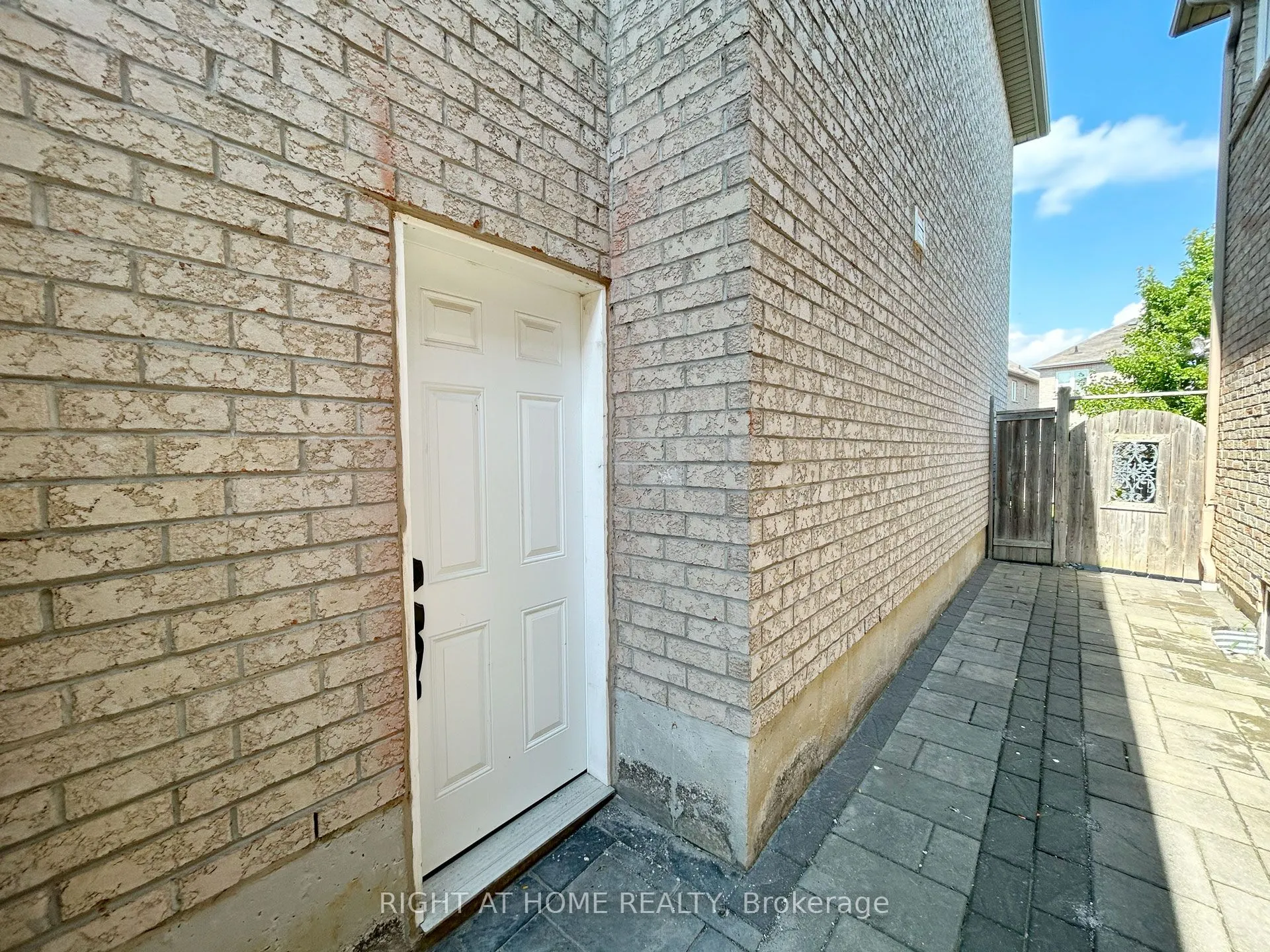 5515 Doctor Peddle Crescent