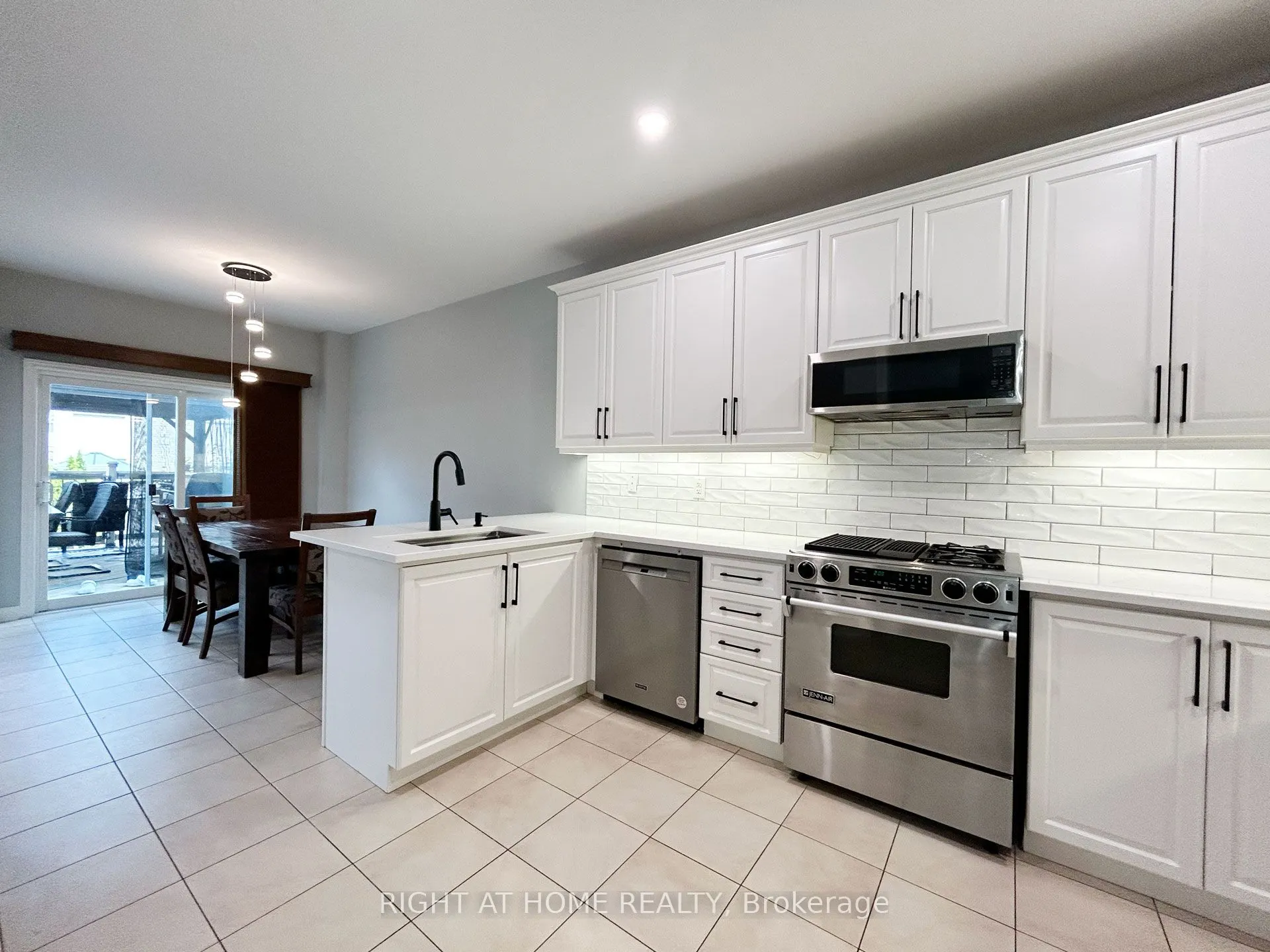 5515 Doctor Peddle Crescent