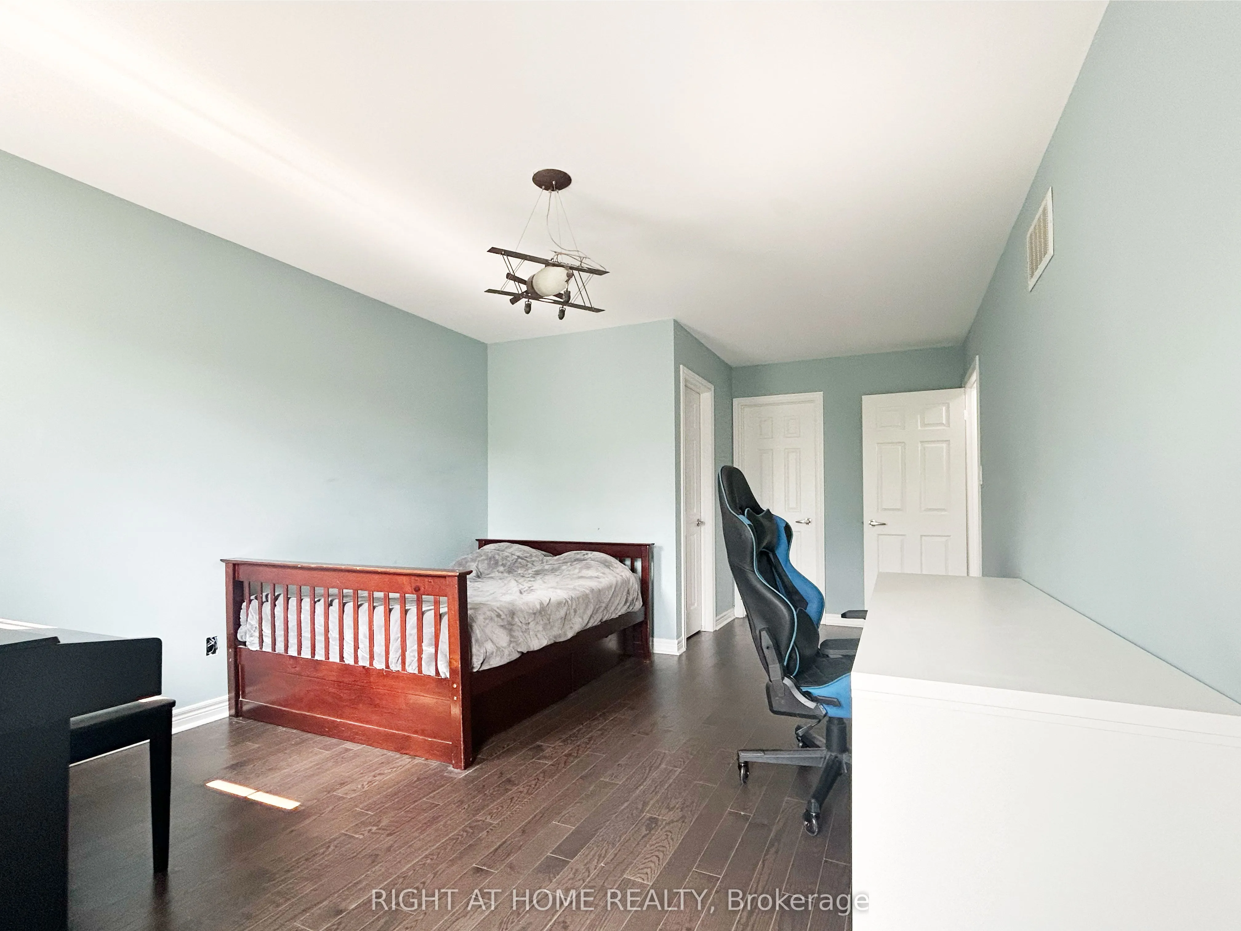 5515 Doctor Peddle Crescent