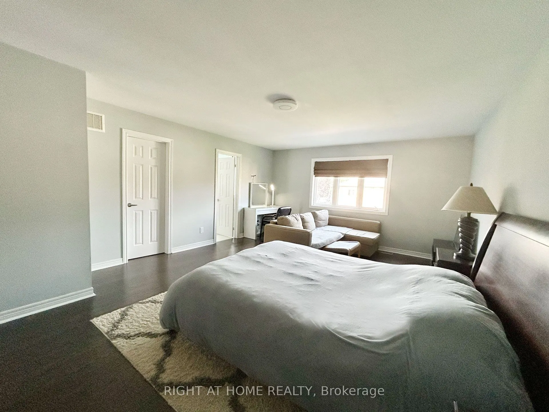 5515 Doctor Peddle Crescent