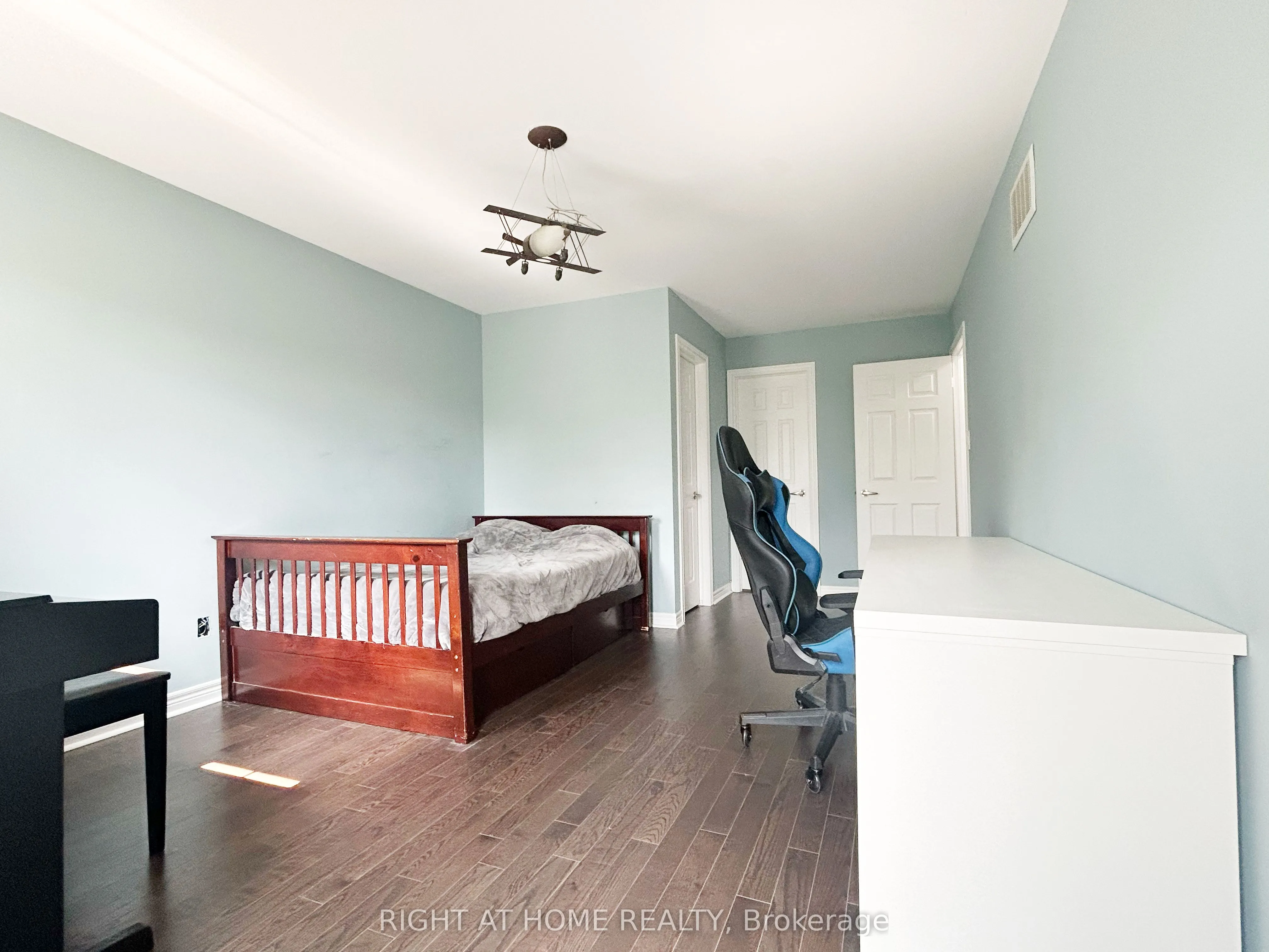 5515 Doctor Peddle Crescent