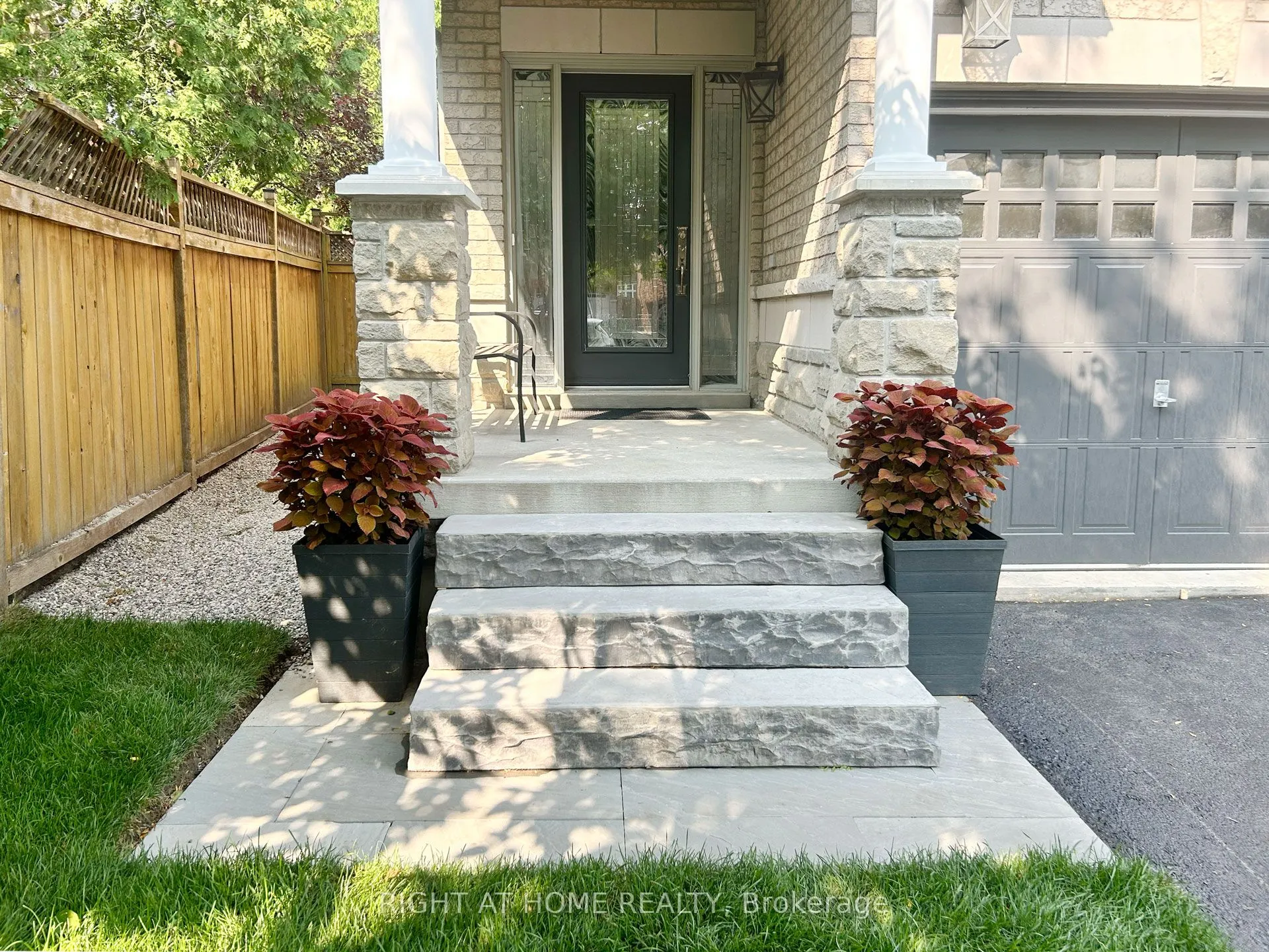 5515 Doctor Peddle Crescent