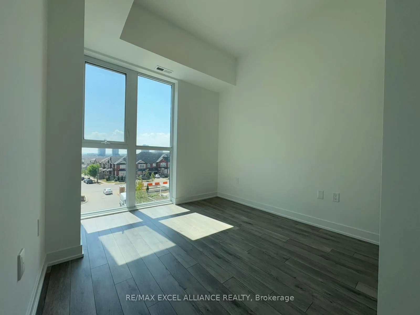 1005 Dundas Street E, #511