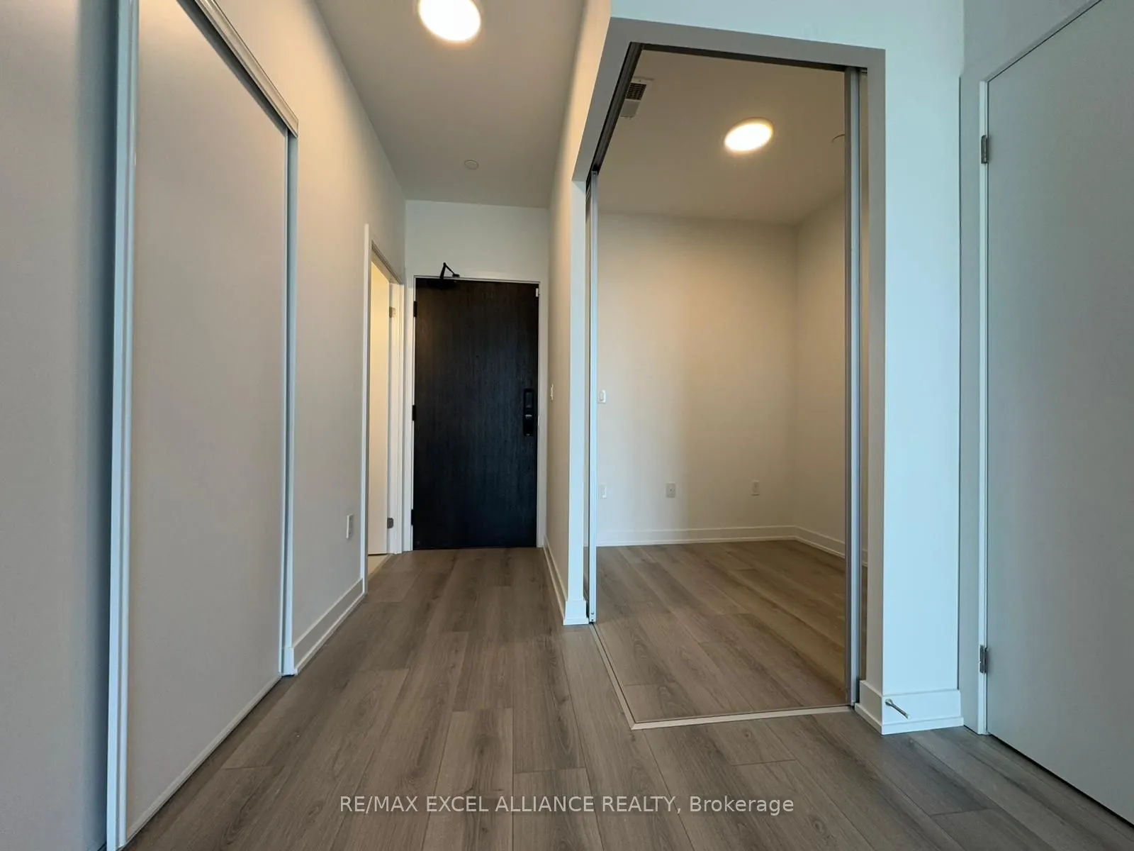 1005 Dundas Street E, #553