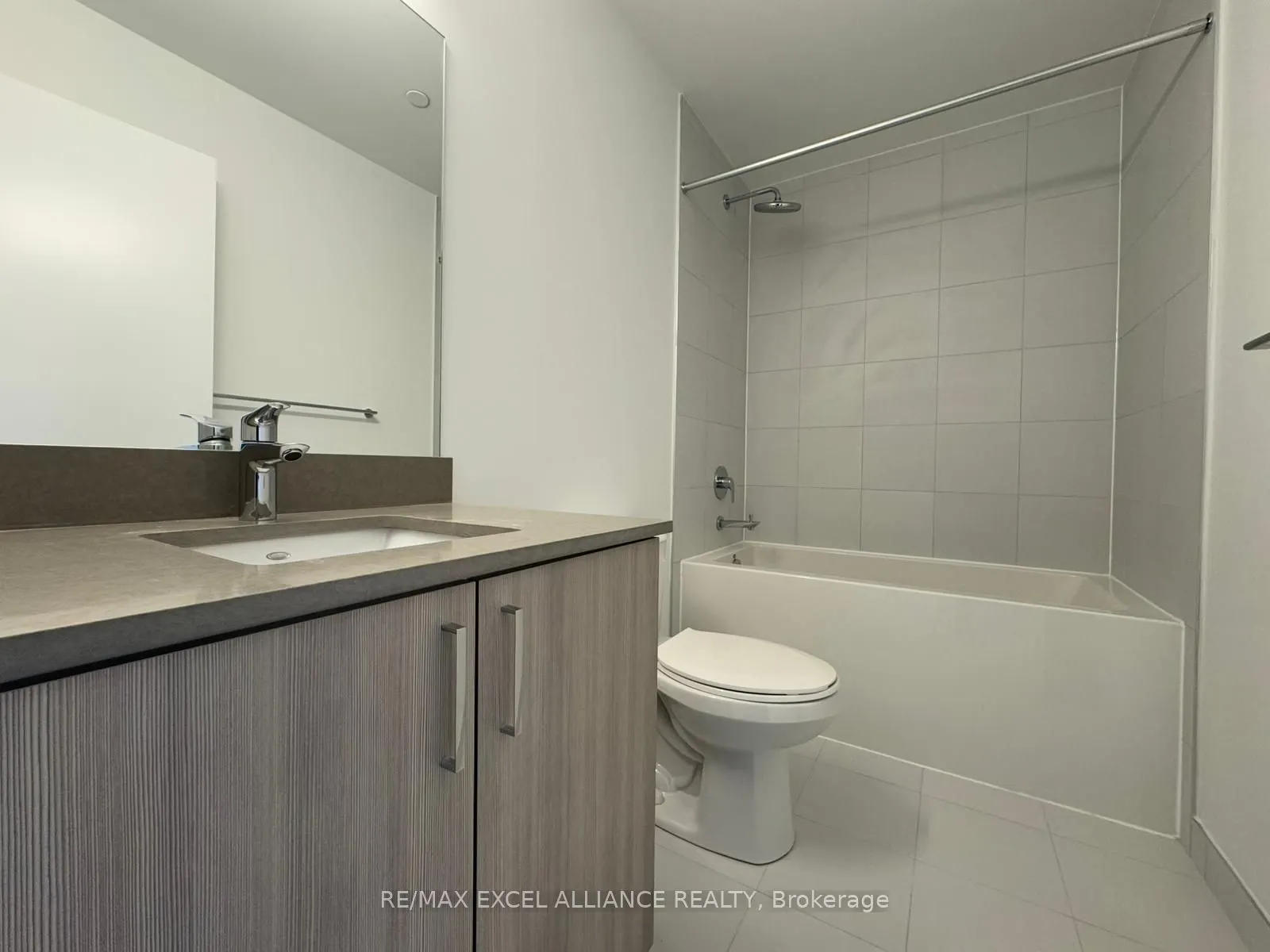 1005 Dundas Street E, #553