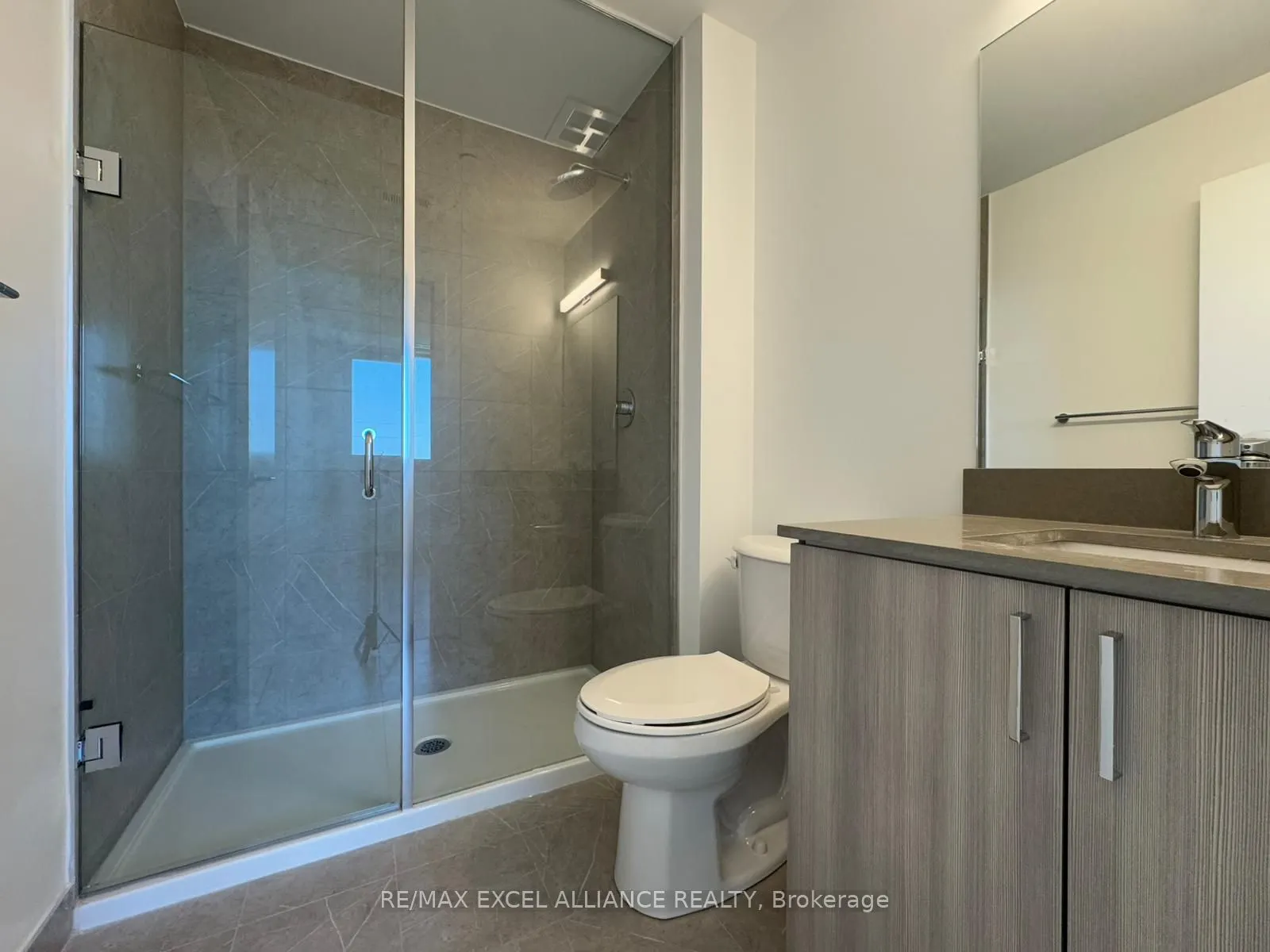 1005 Dundas Street E, #553