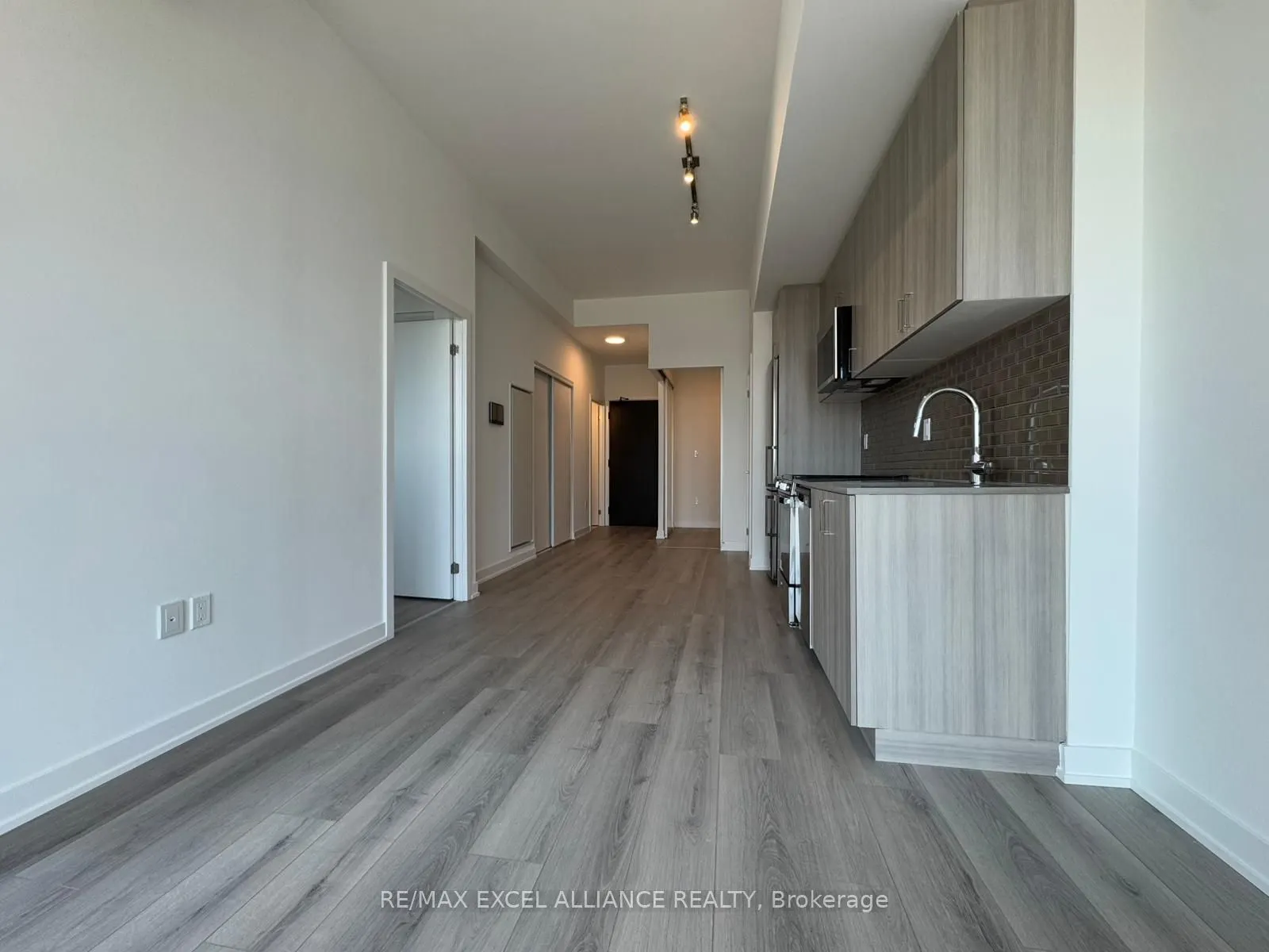 1005 Dundas Street E, #553