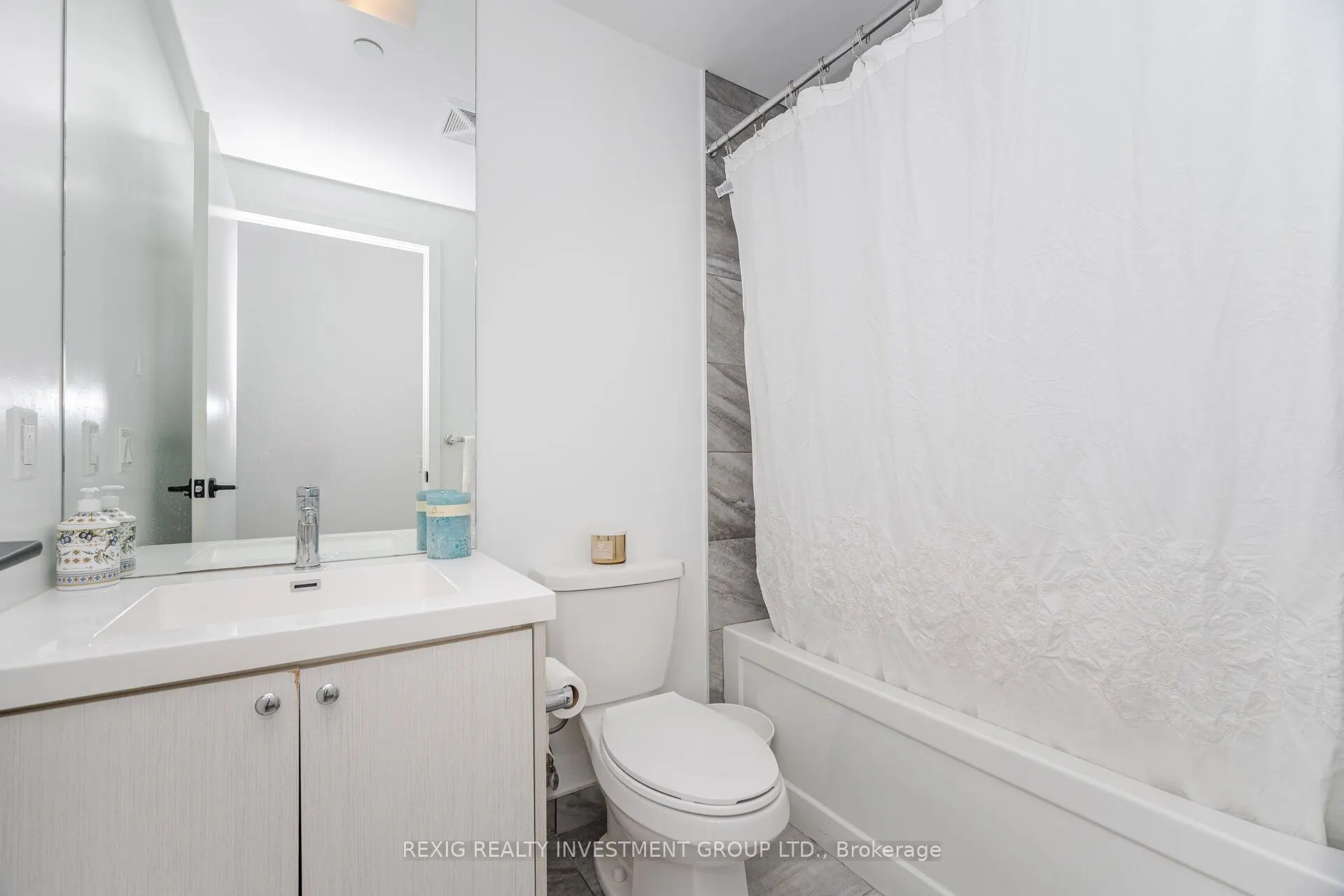 50 George Butchart Drive, #723