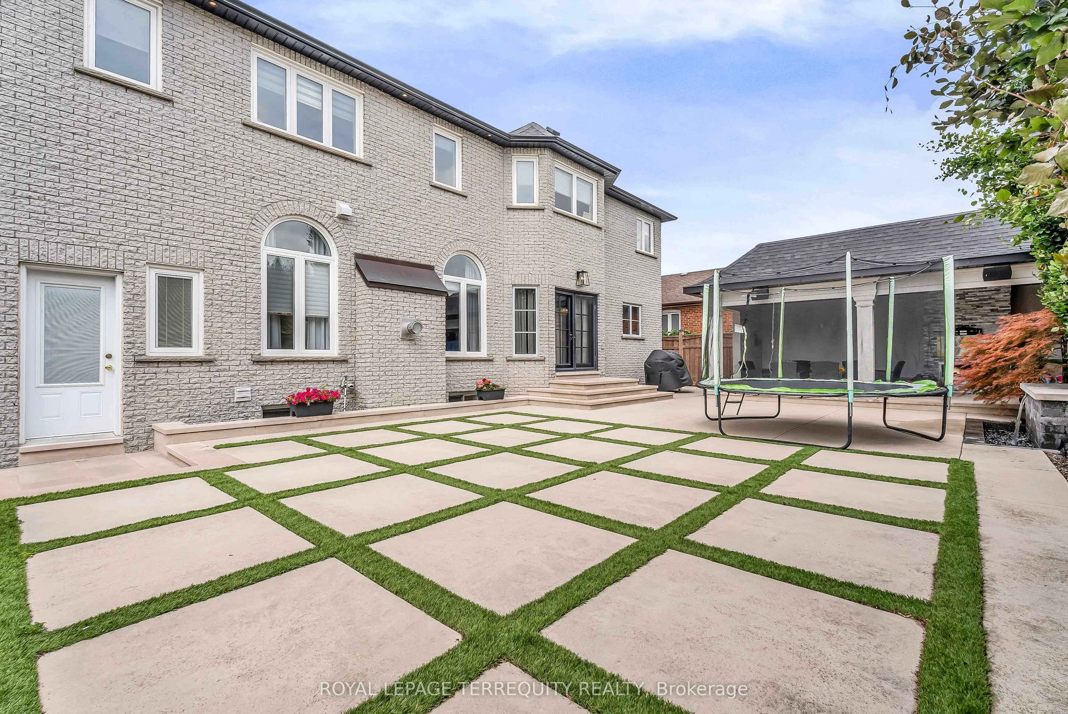 13 Bourdon Avenue