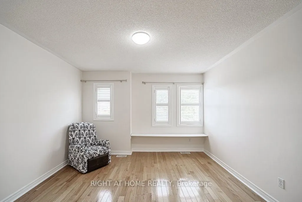 176 Cooke Crescent