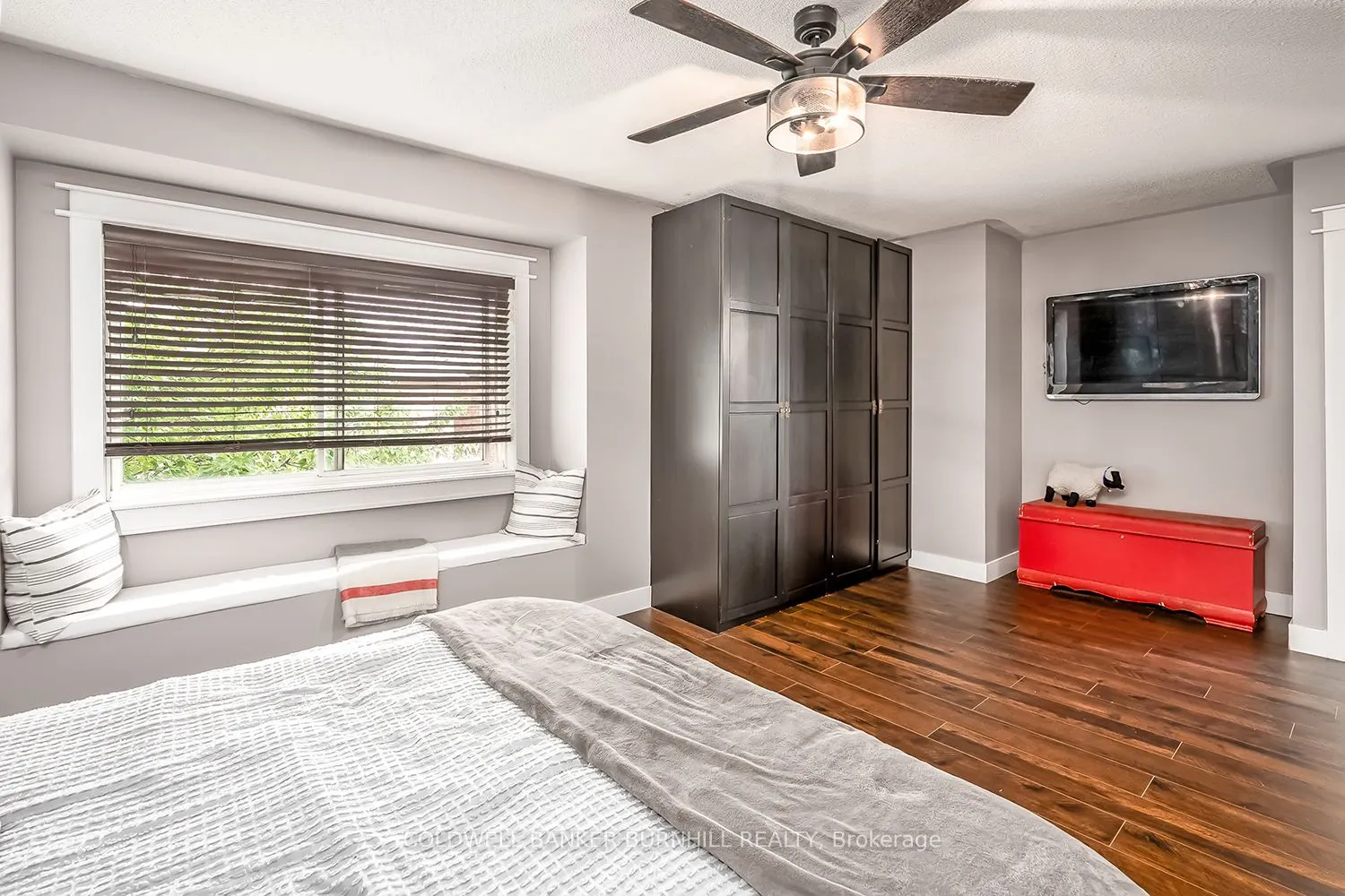 2214 KENNETH Crescent