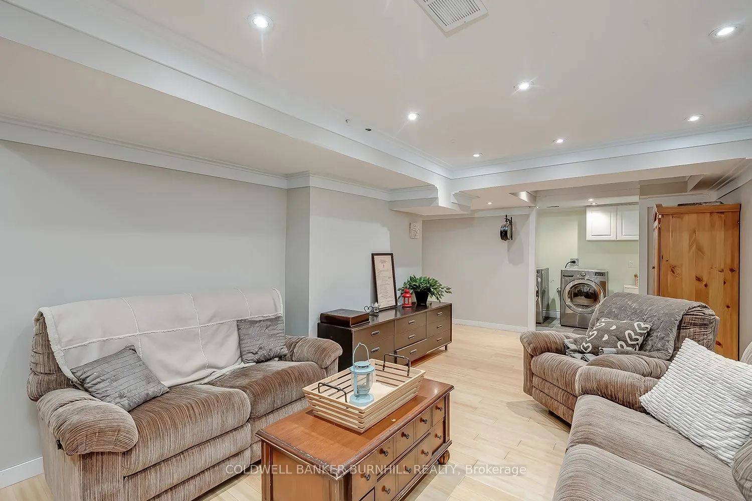 2214 KENNETH Crescent