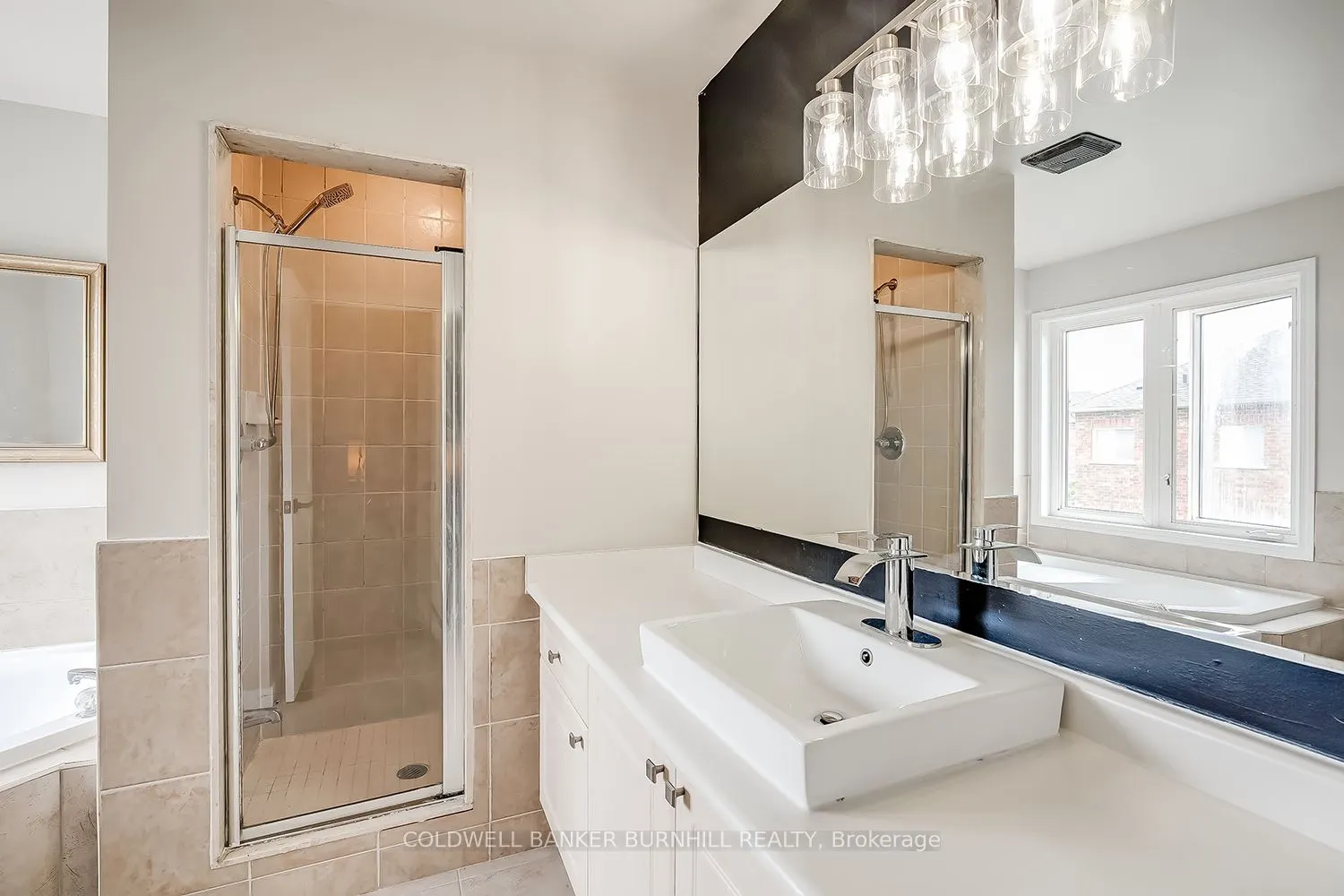 2214 KENNETH Crescent