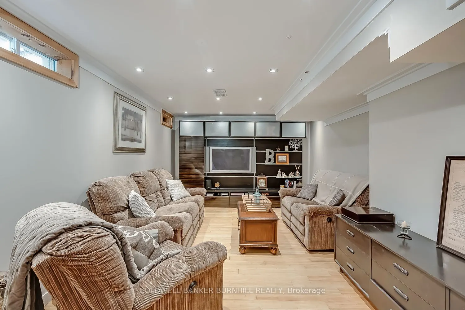 2214 KENNETH Crescent