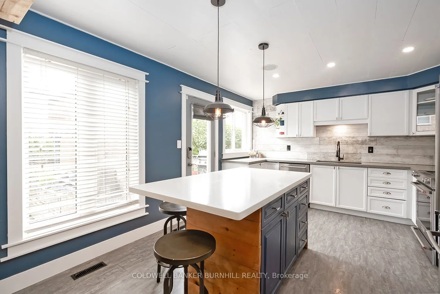 2214 KENNETH Crescent