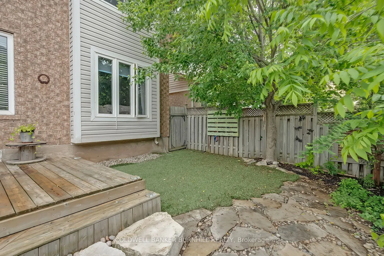 2214 KENNETH Crescent