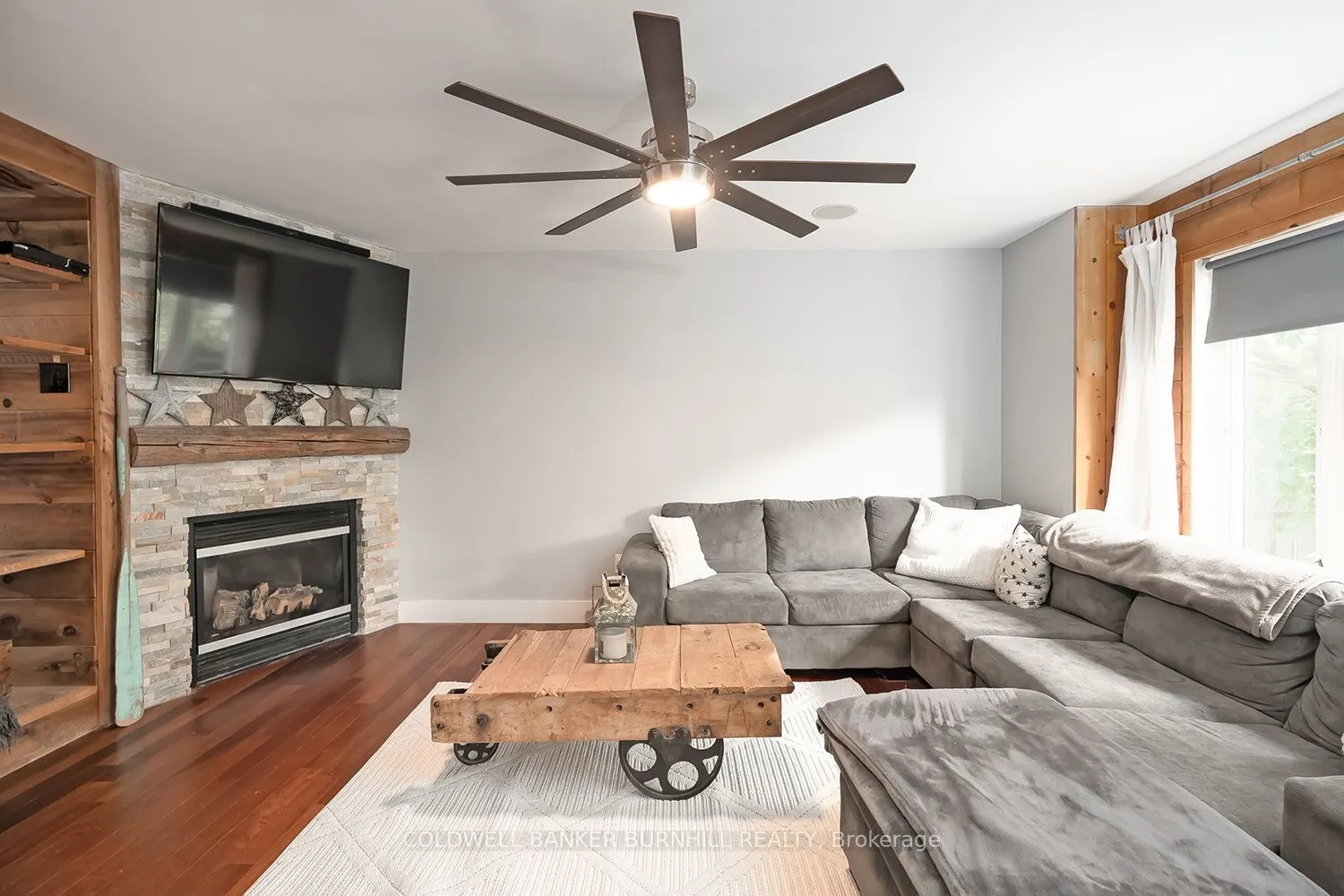 2214 KENNETH Crescent