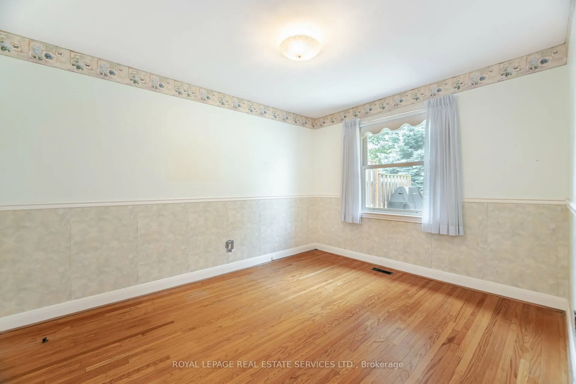 44 Maple Avenue N