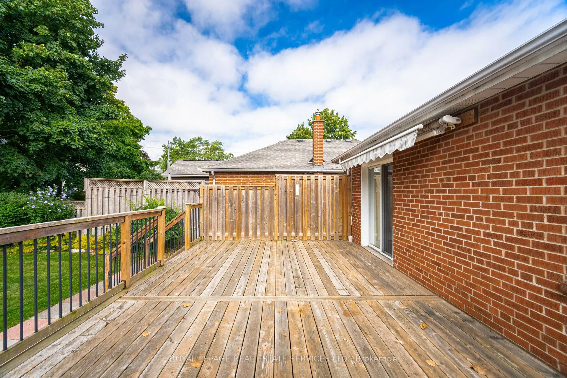 44 Maple Avenue N