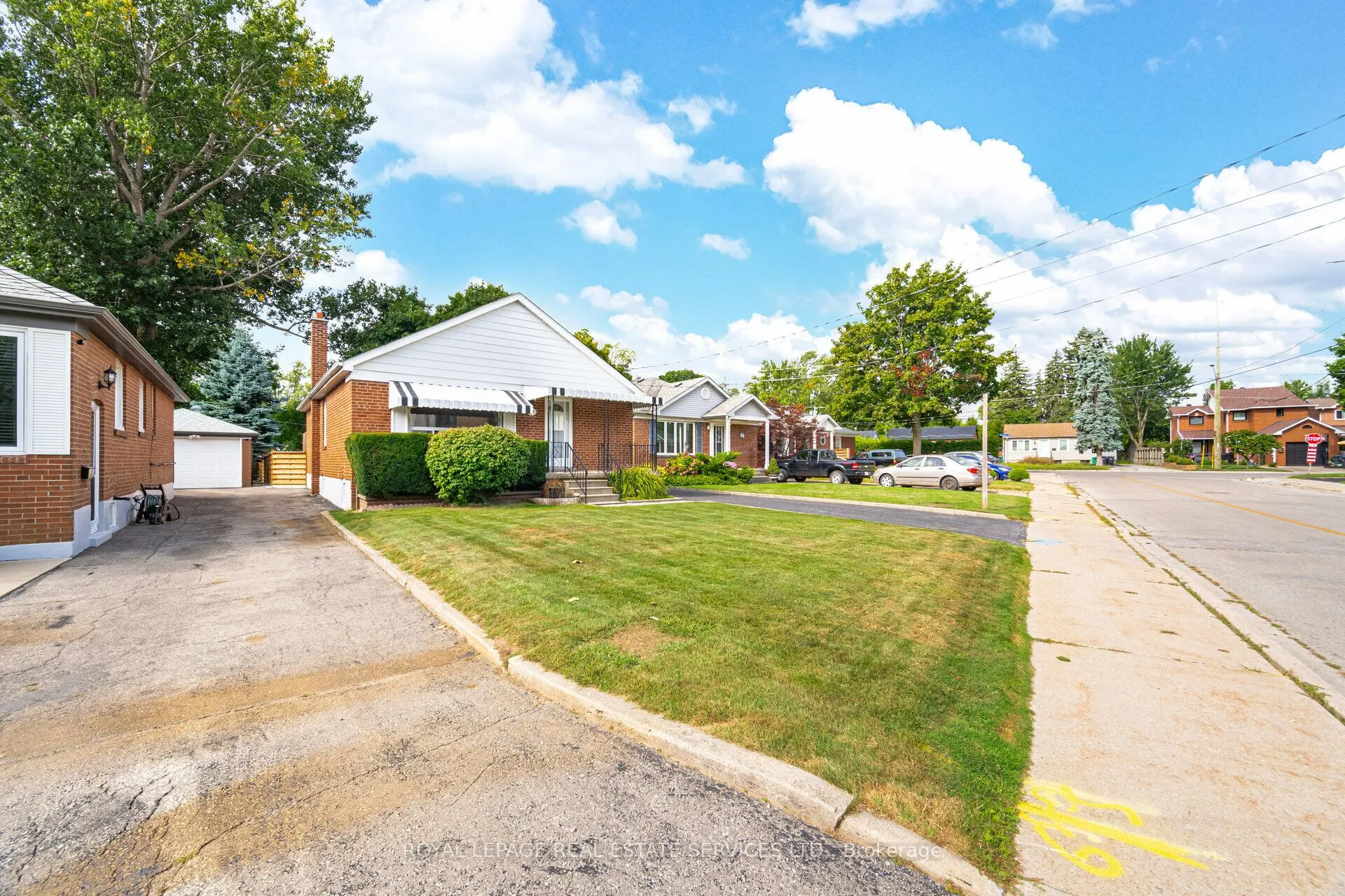 44 Maple Avenue N