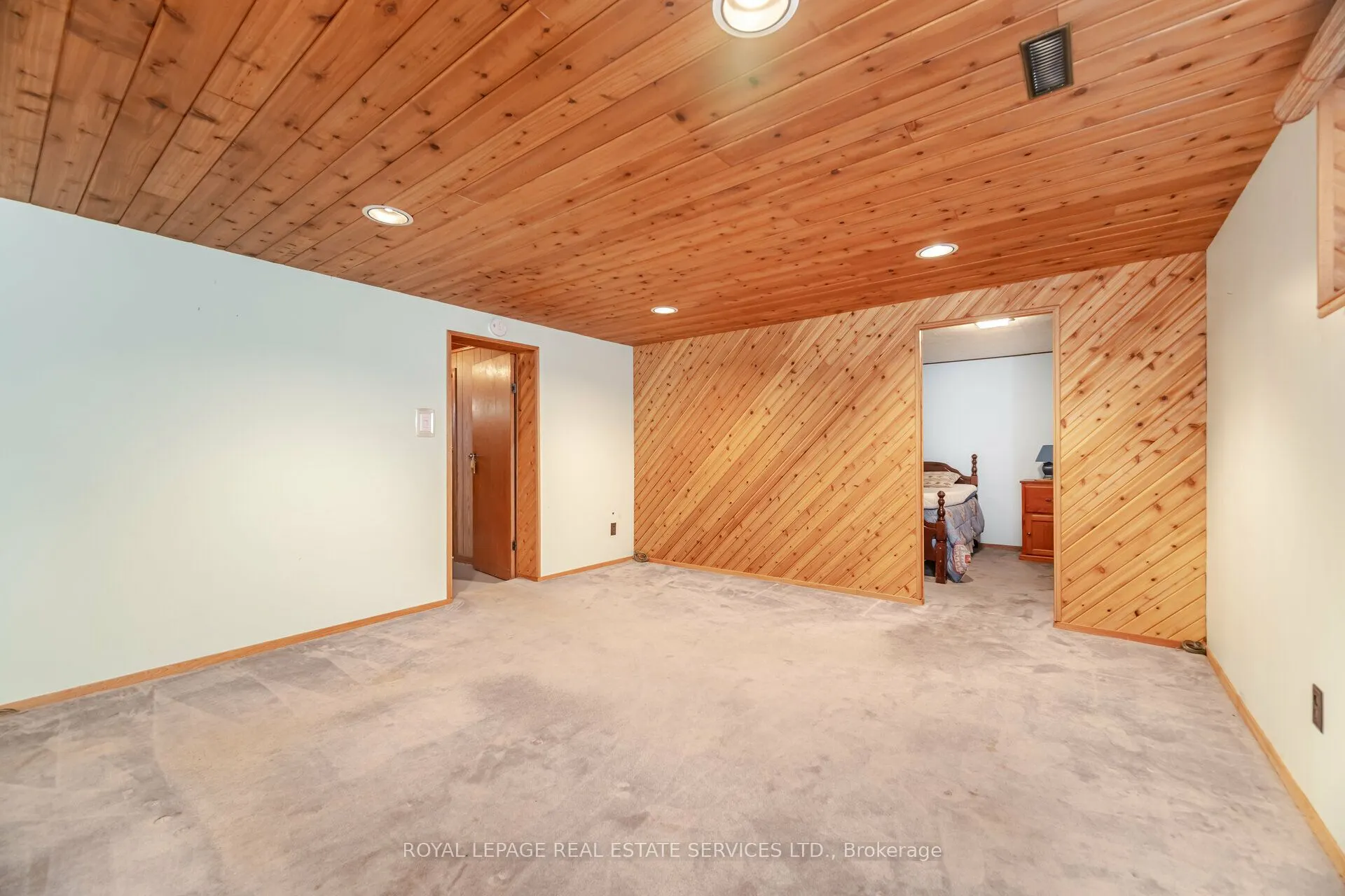 44 Maple Avenue N