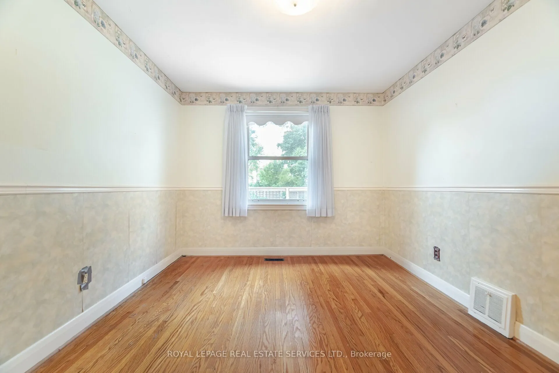 44 Maple Avenue N