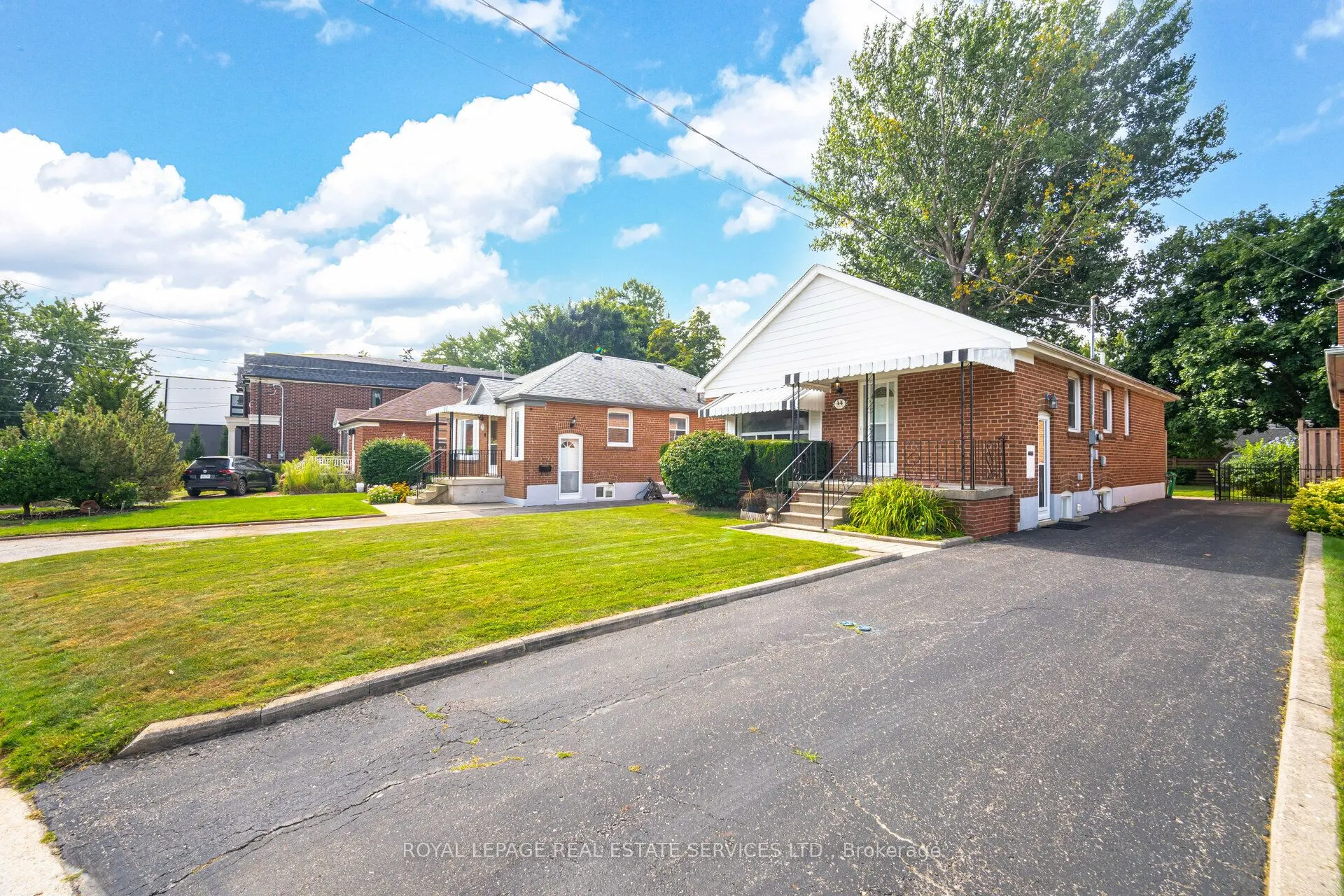 44 Maple Avenue N