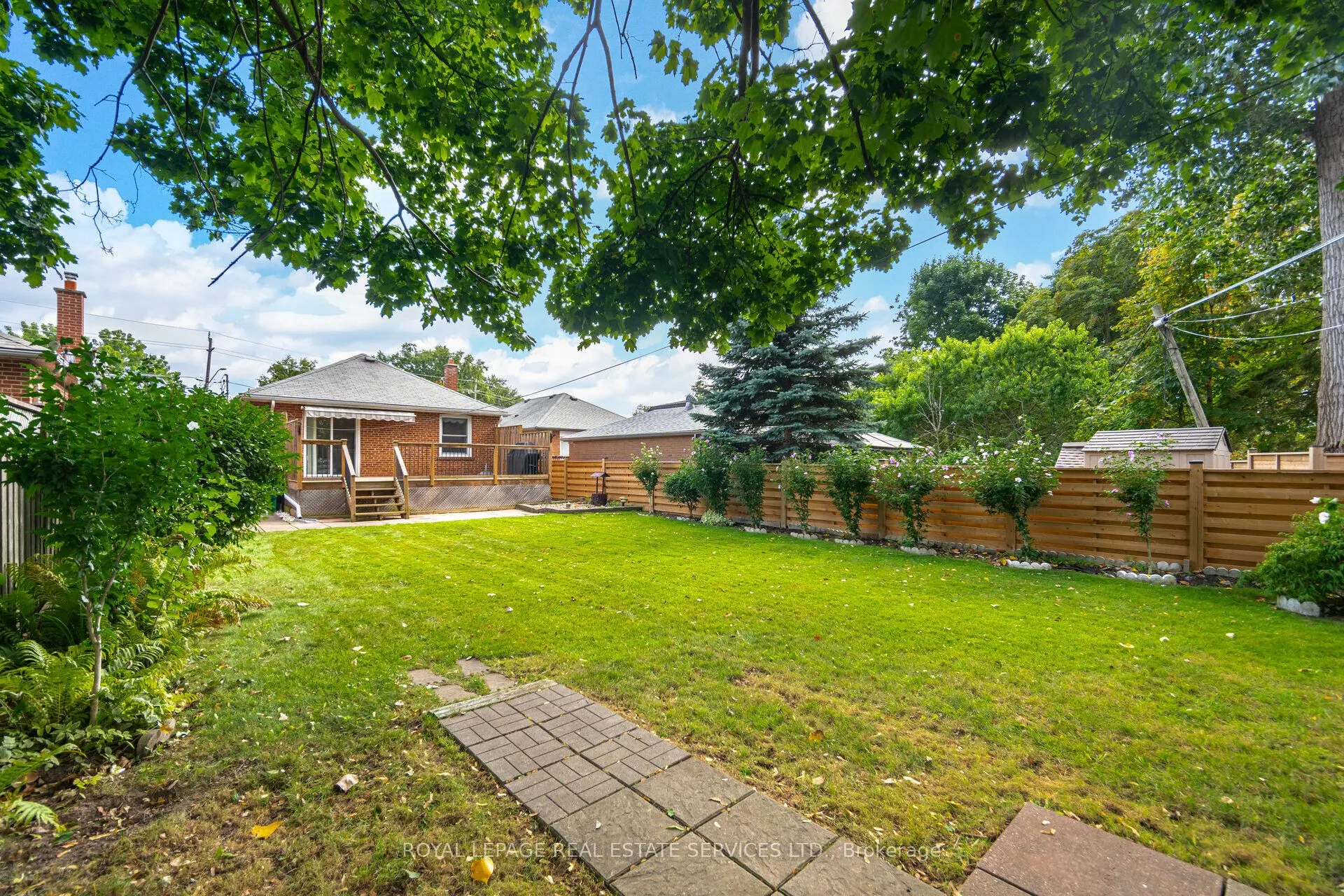 44 Maple Avenue N