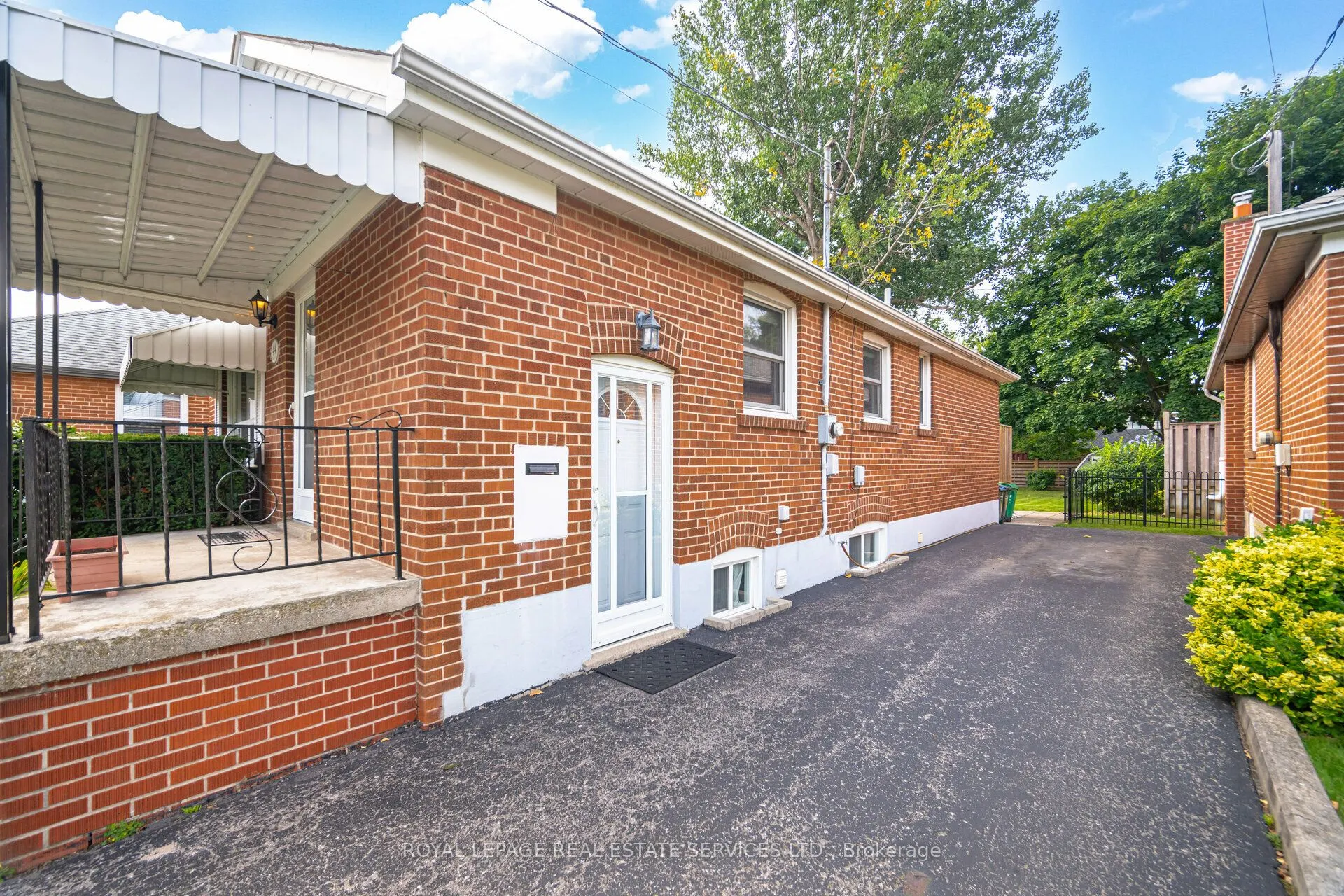 44 Maple Avenue N