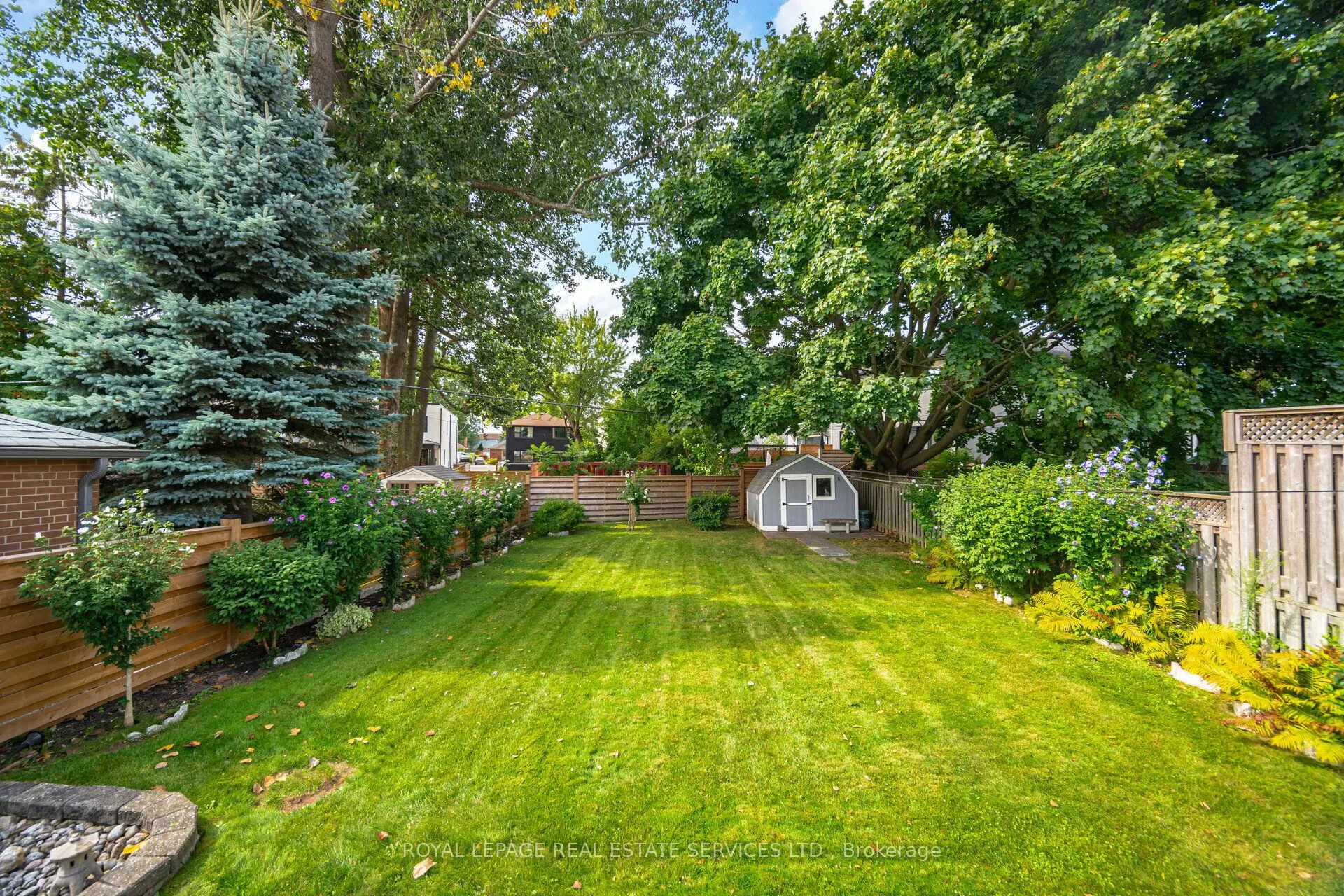 44 Maple Avenue N