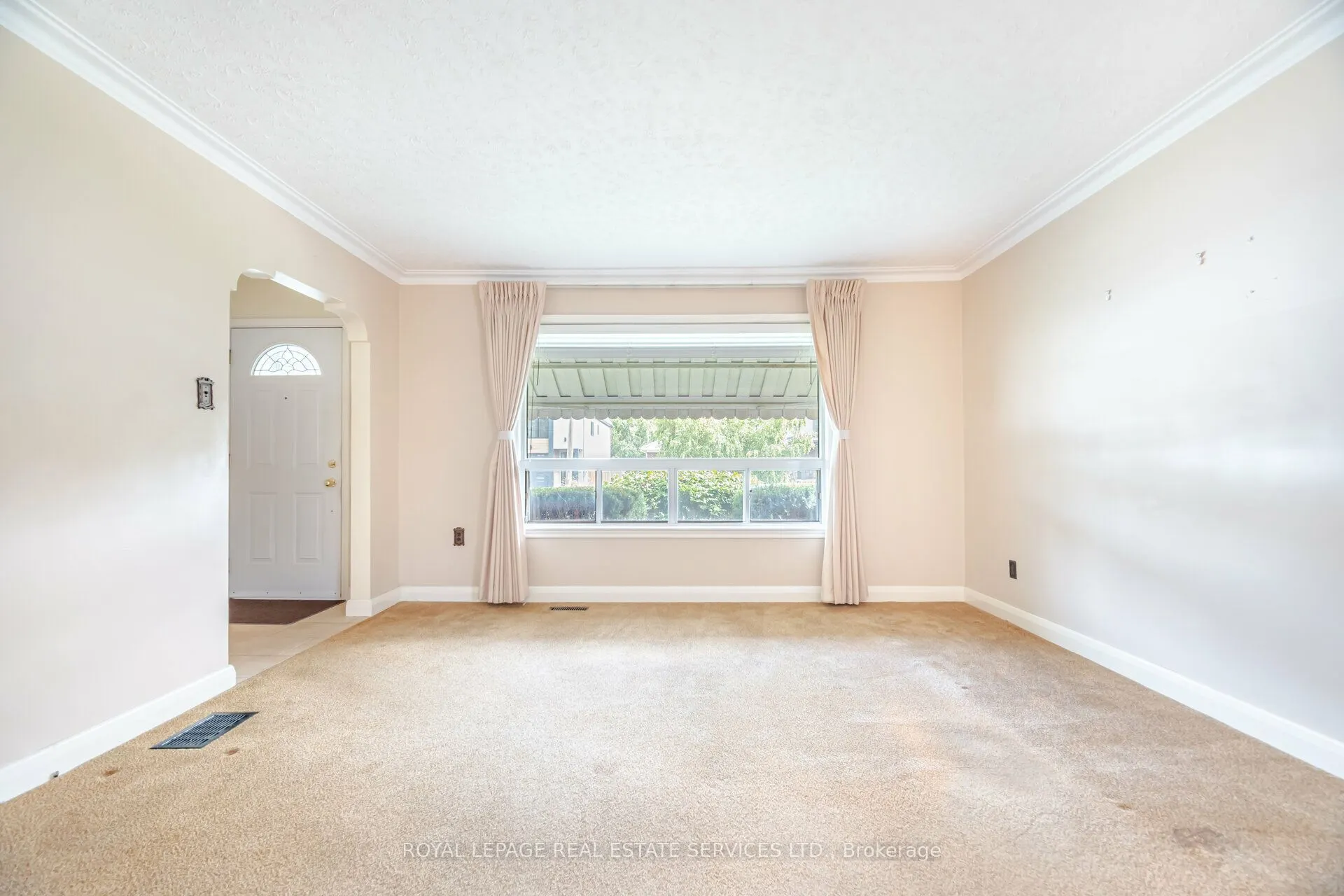 44 Maple Avenue N