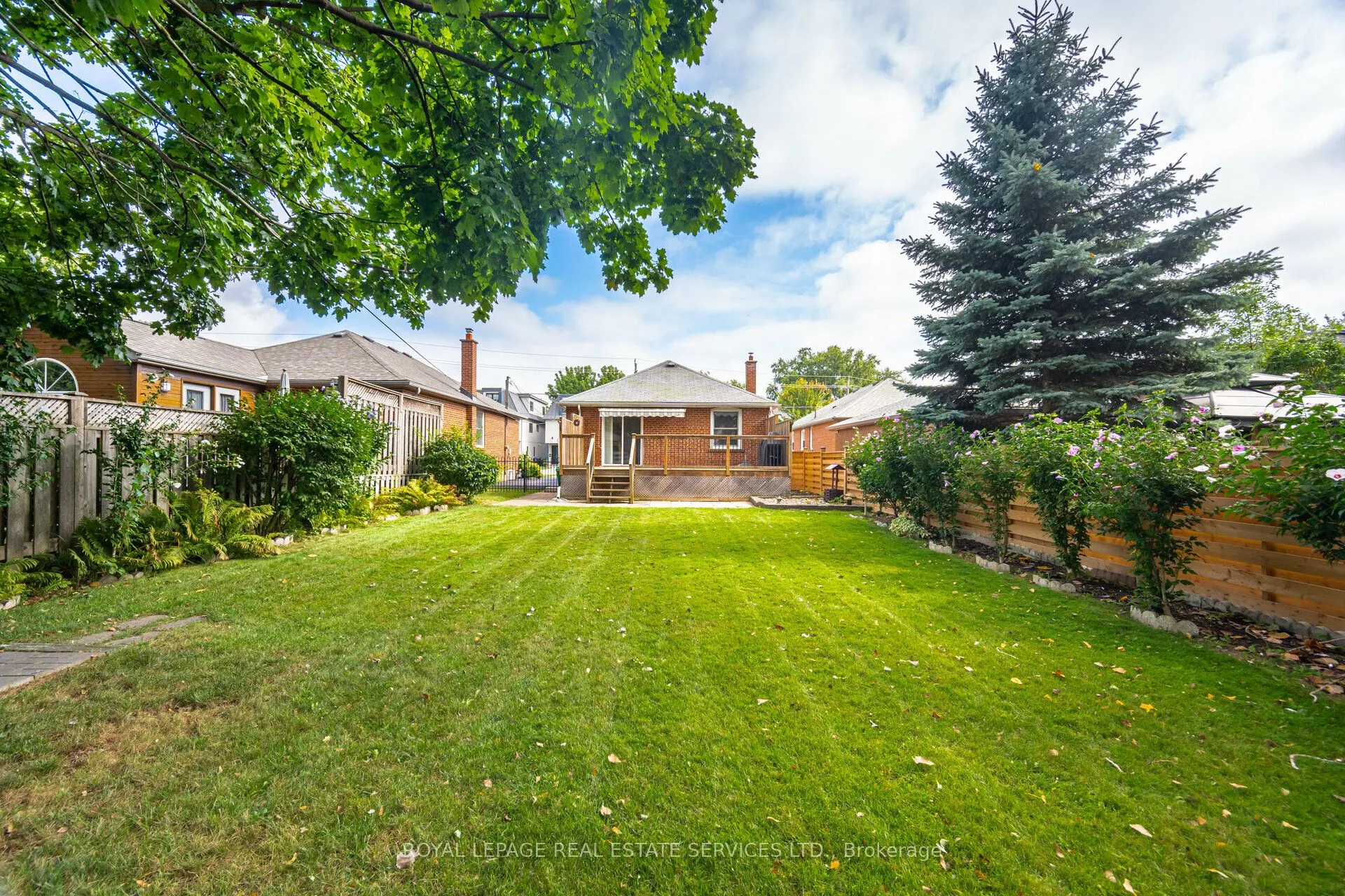 44 Maple Avenue N