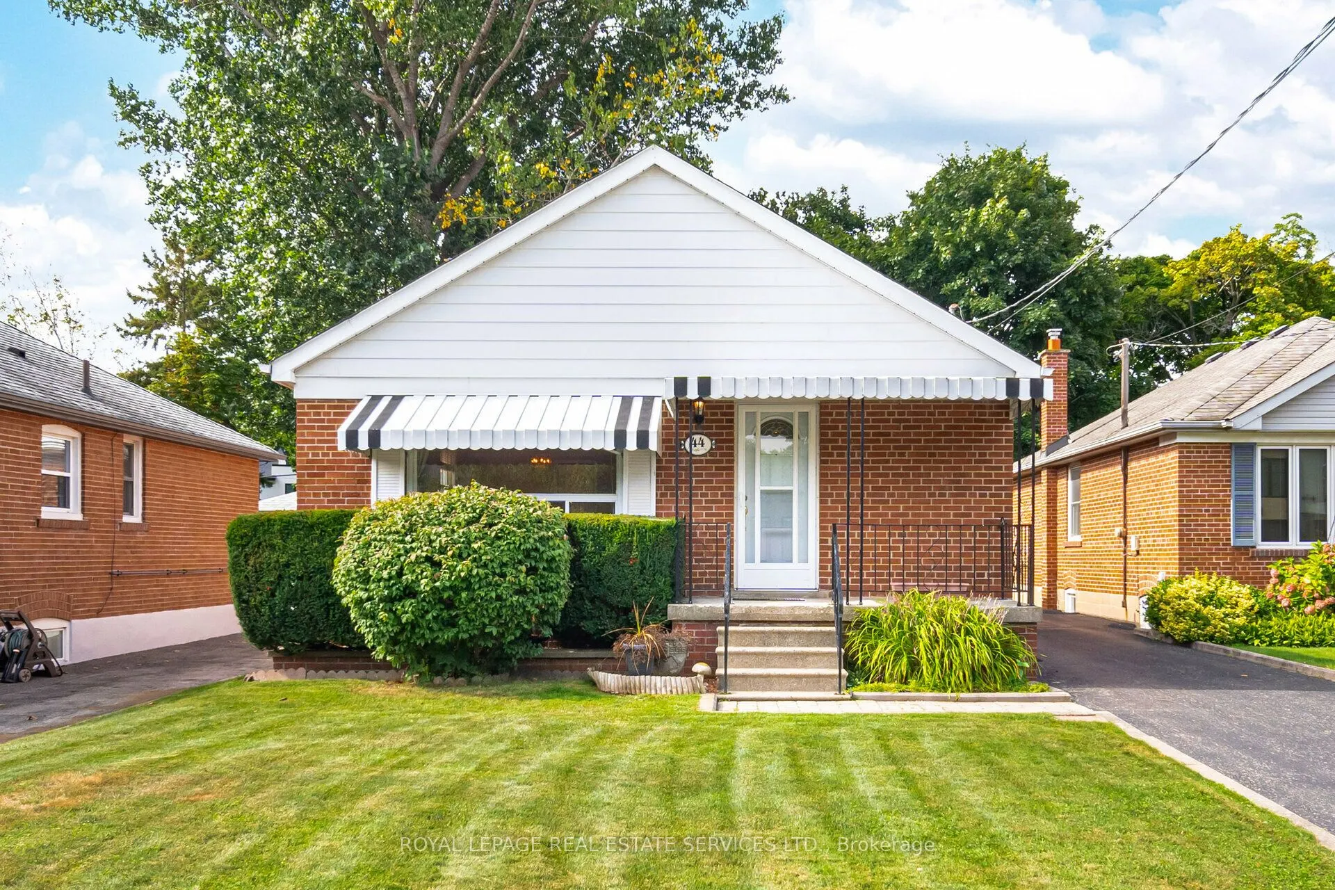 44 Maple Avenue N