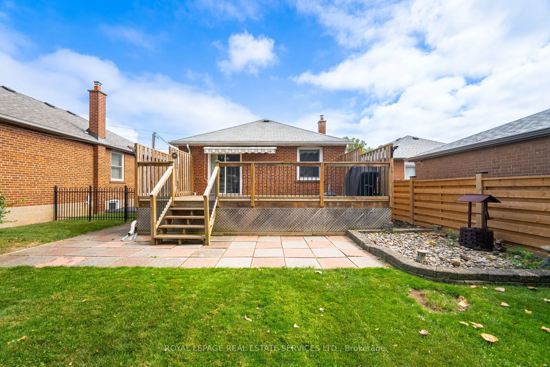 44 Maple Avenue N