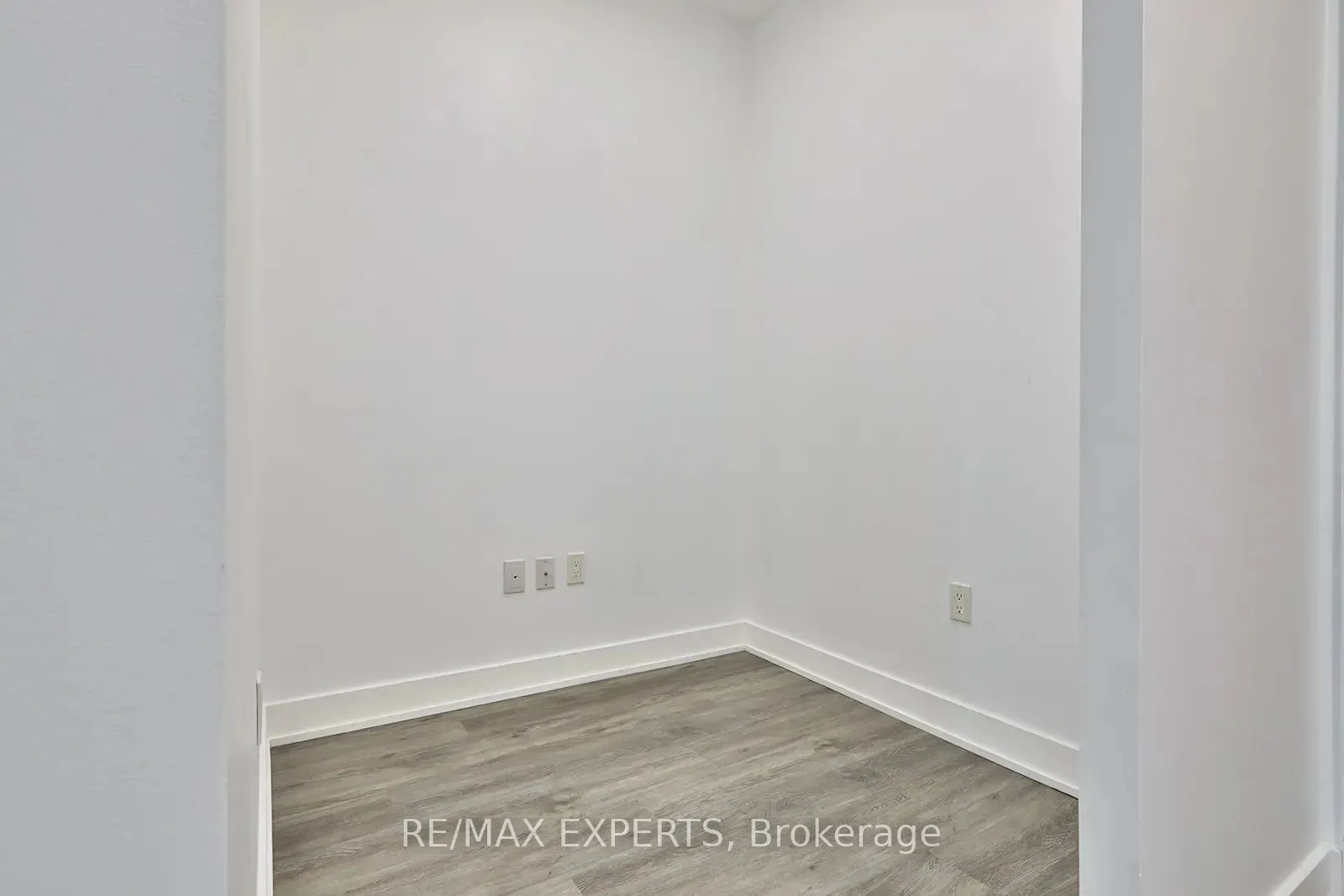 20 Shore Breeze Drive, #3703