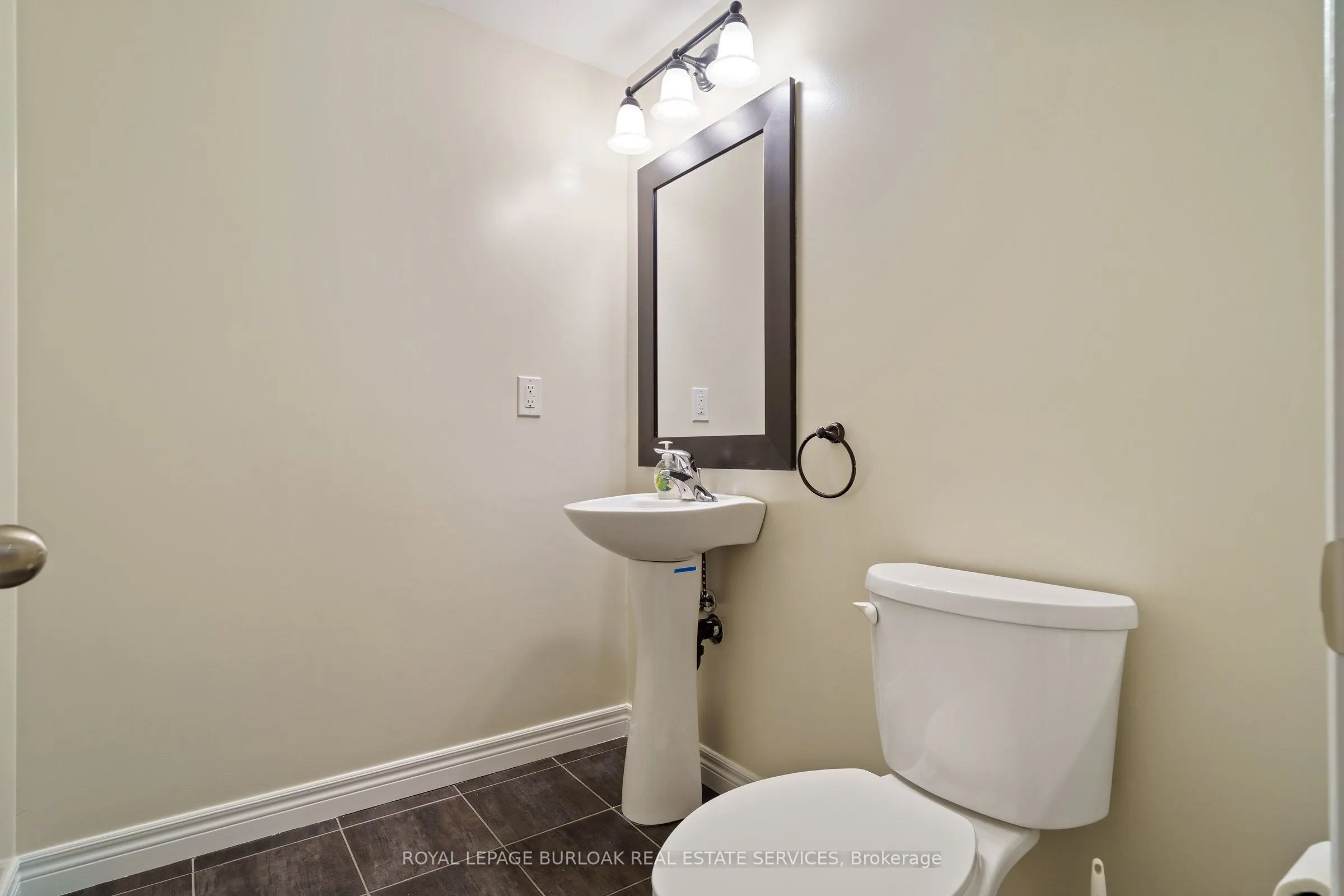 2626 Armour Crescent