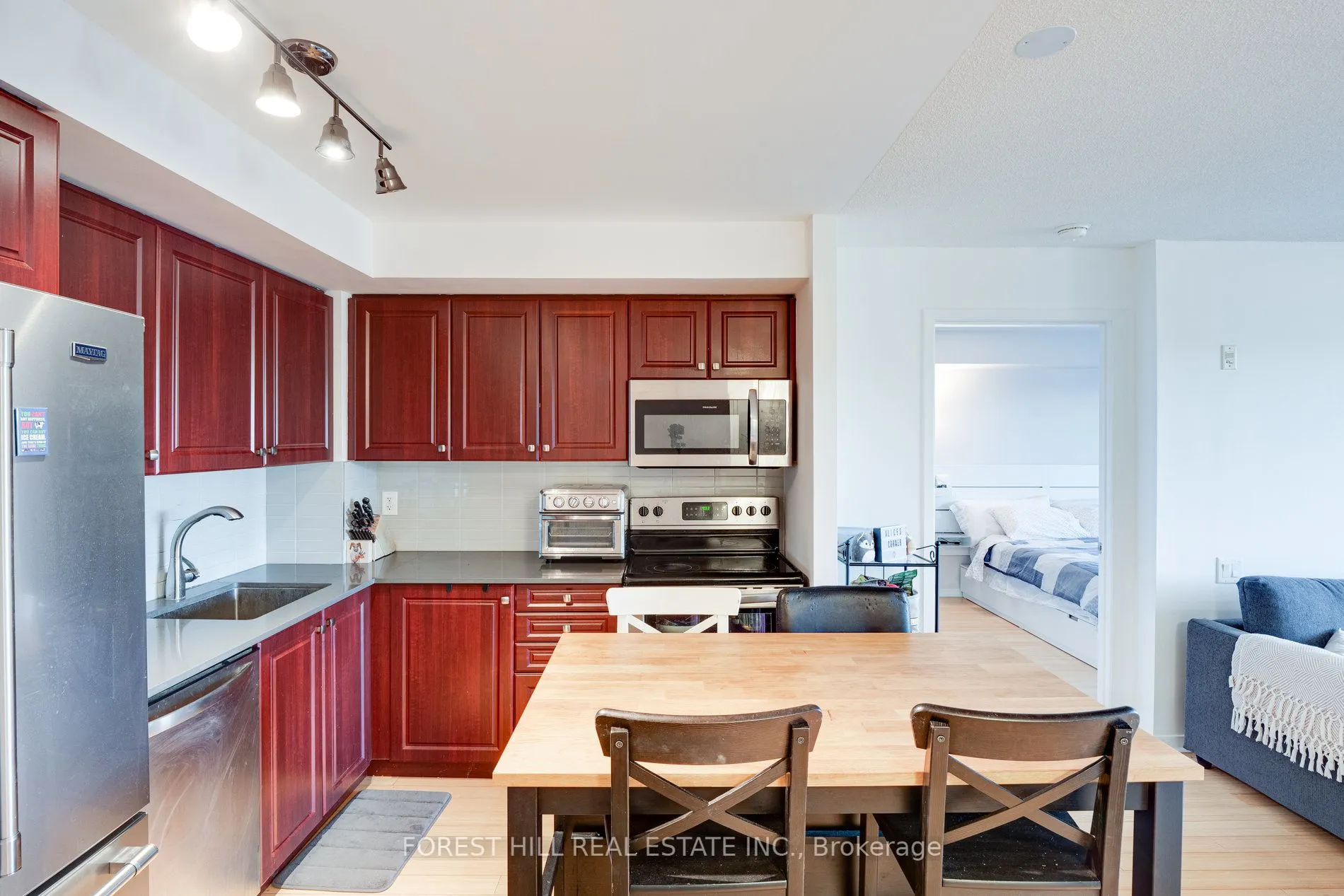1040 The Queensway Avenue, #301