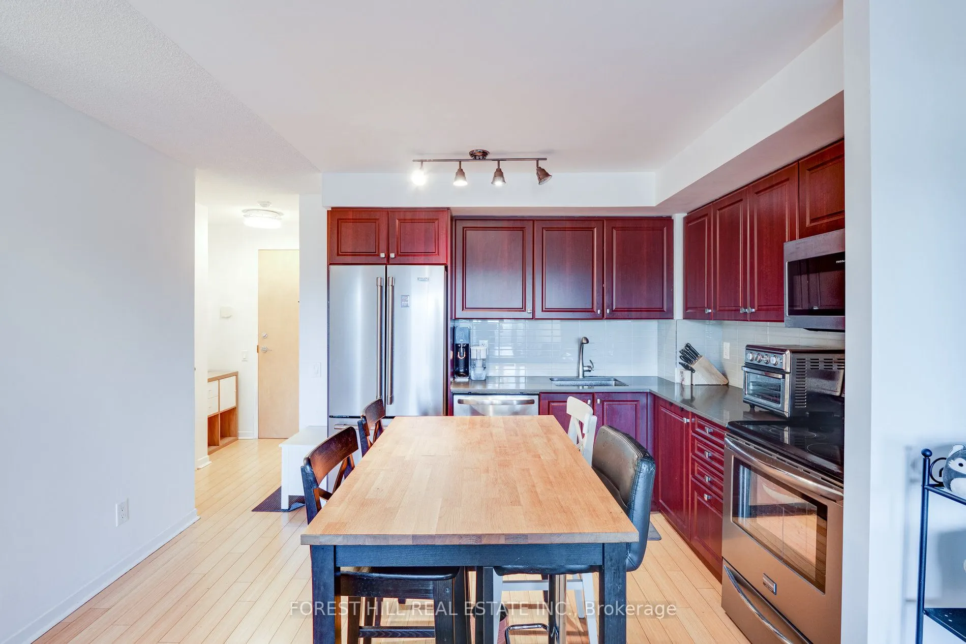 1040 The Queensway Avenue, #301