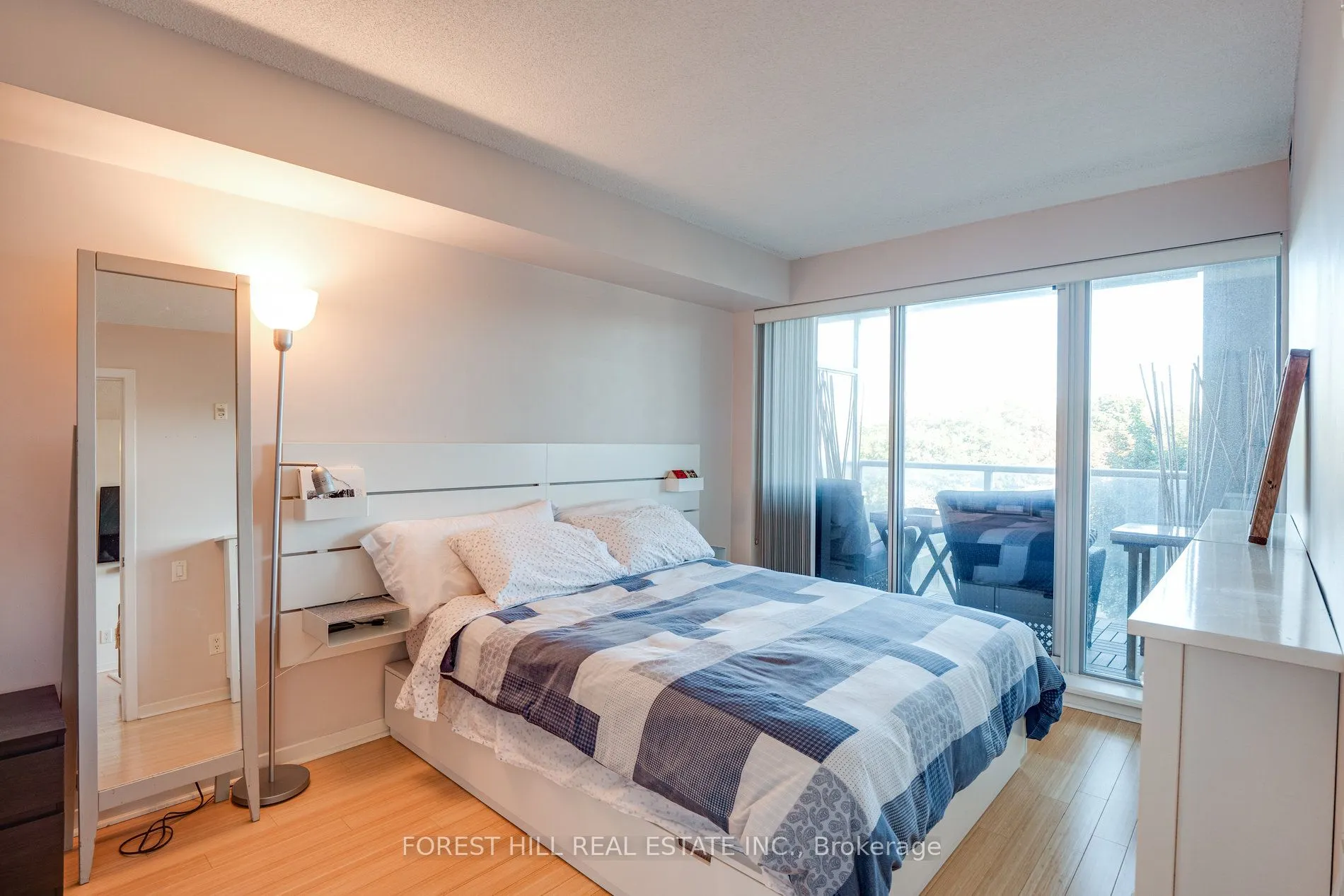 1040 The Queensway Avenue, #301