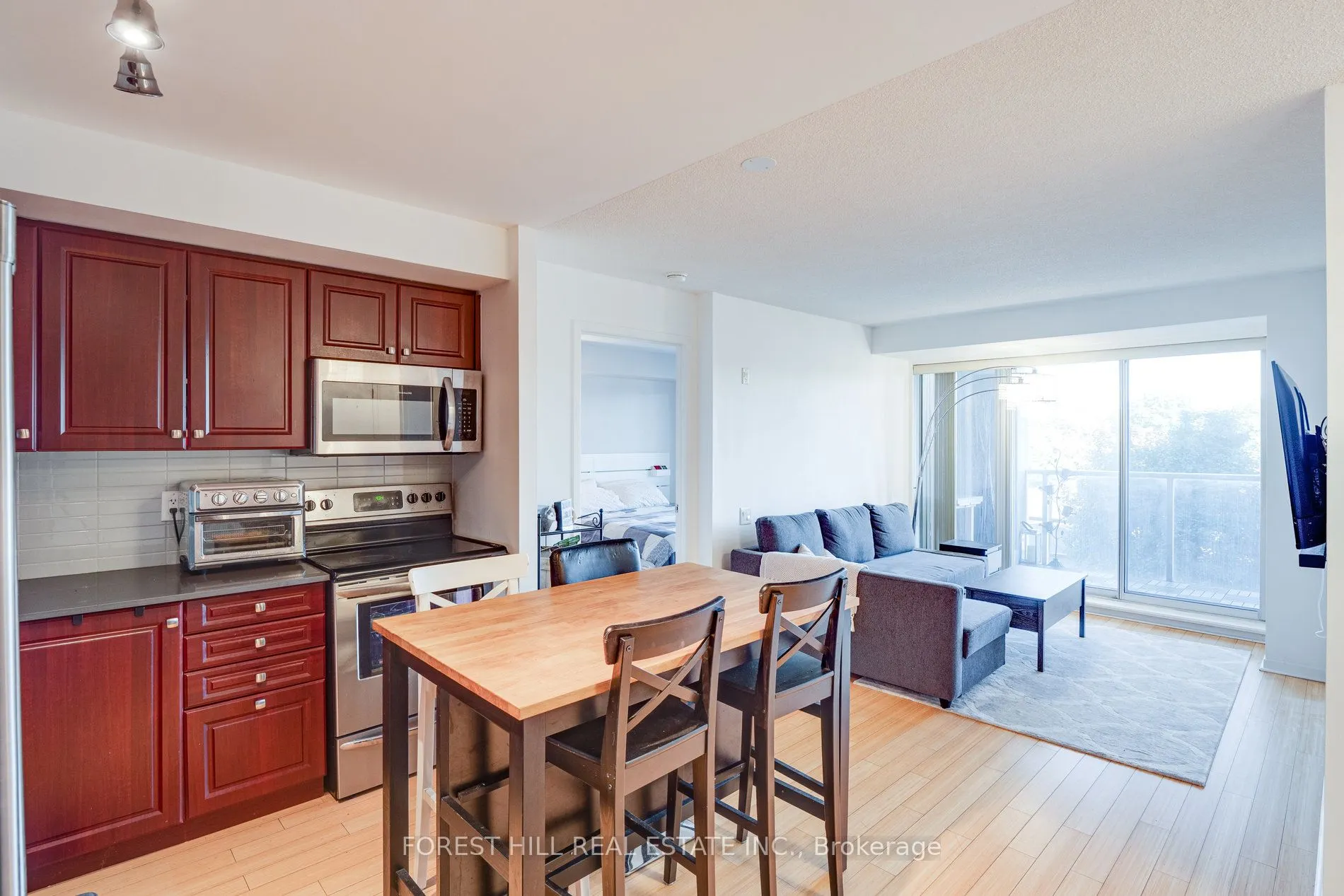 1040 The Queensway Avenue, #301