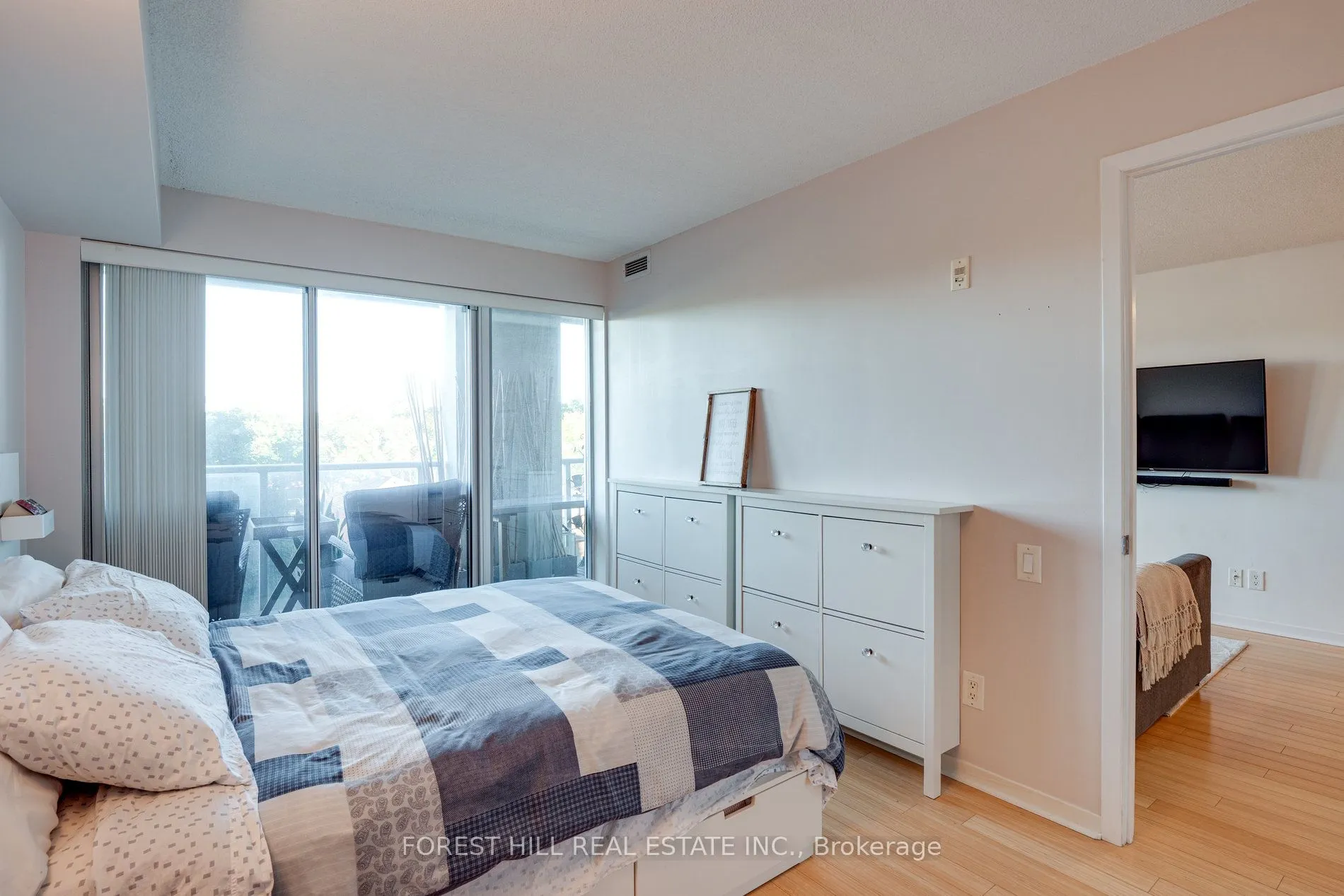 1040 The Queensway Avenue, #301