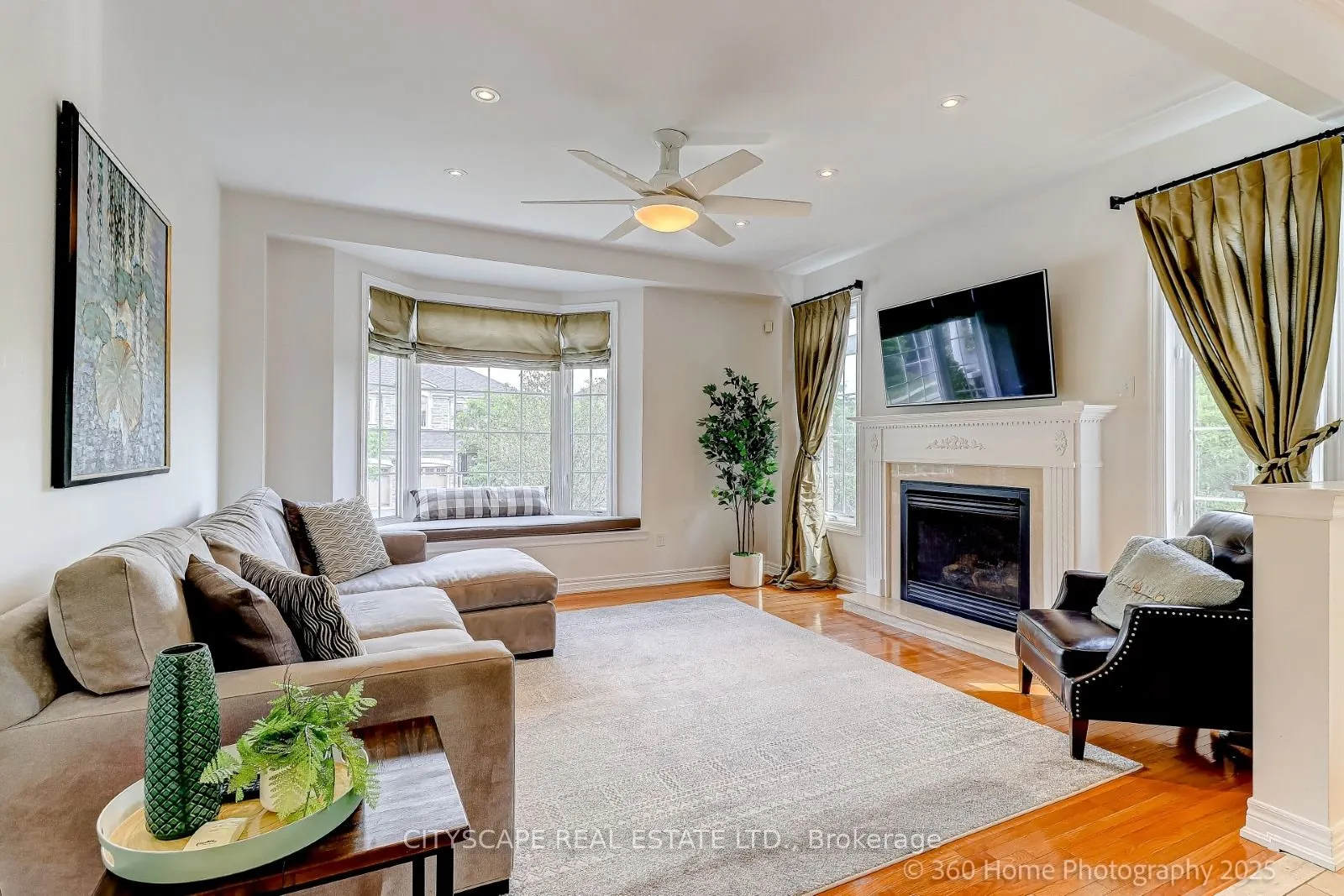 4 Hellyer Avenue