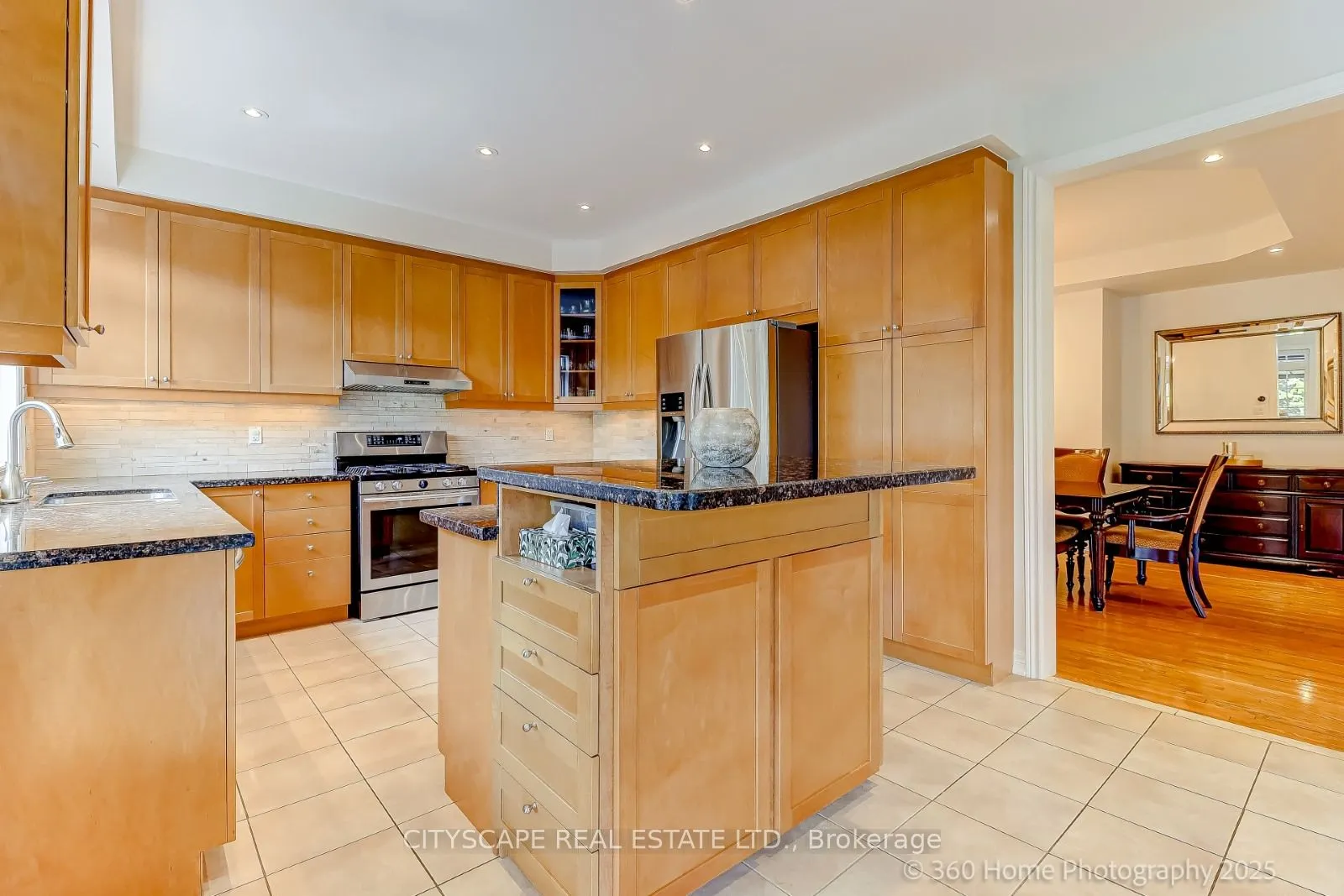 4 Hellyer Avenue