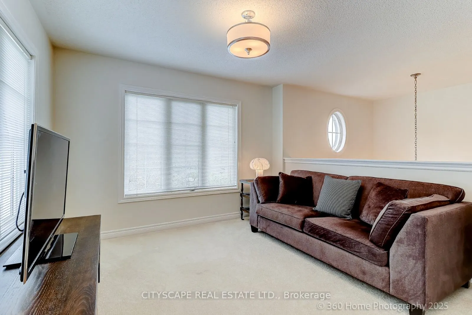 4 Hellyer Avenue