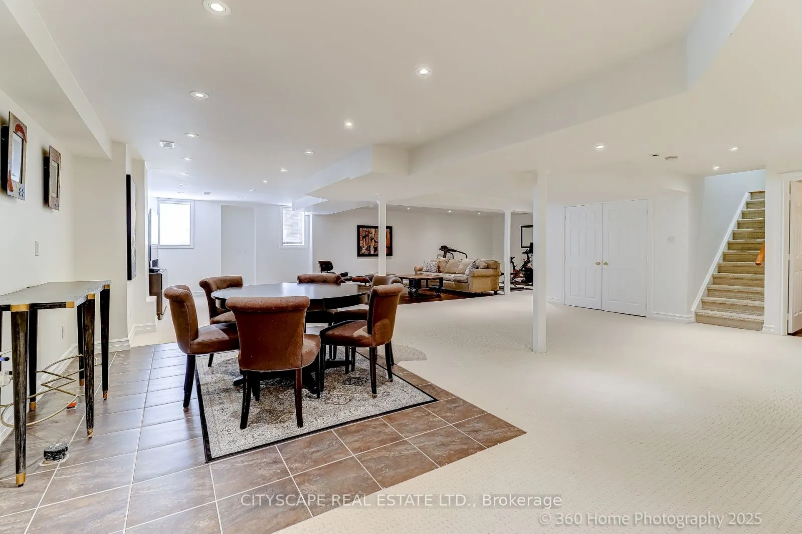 4 Hellyer Avenue