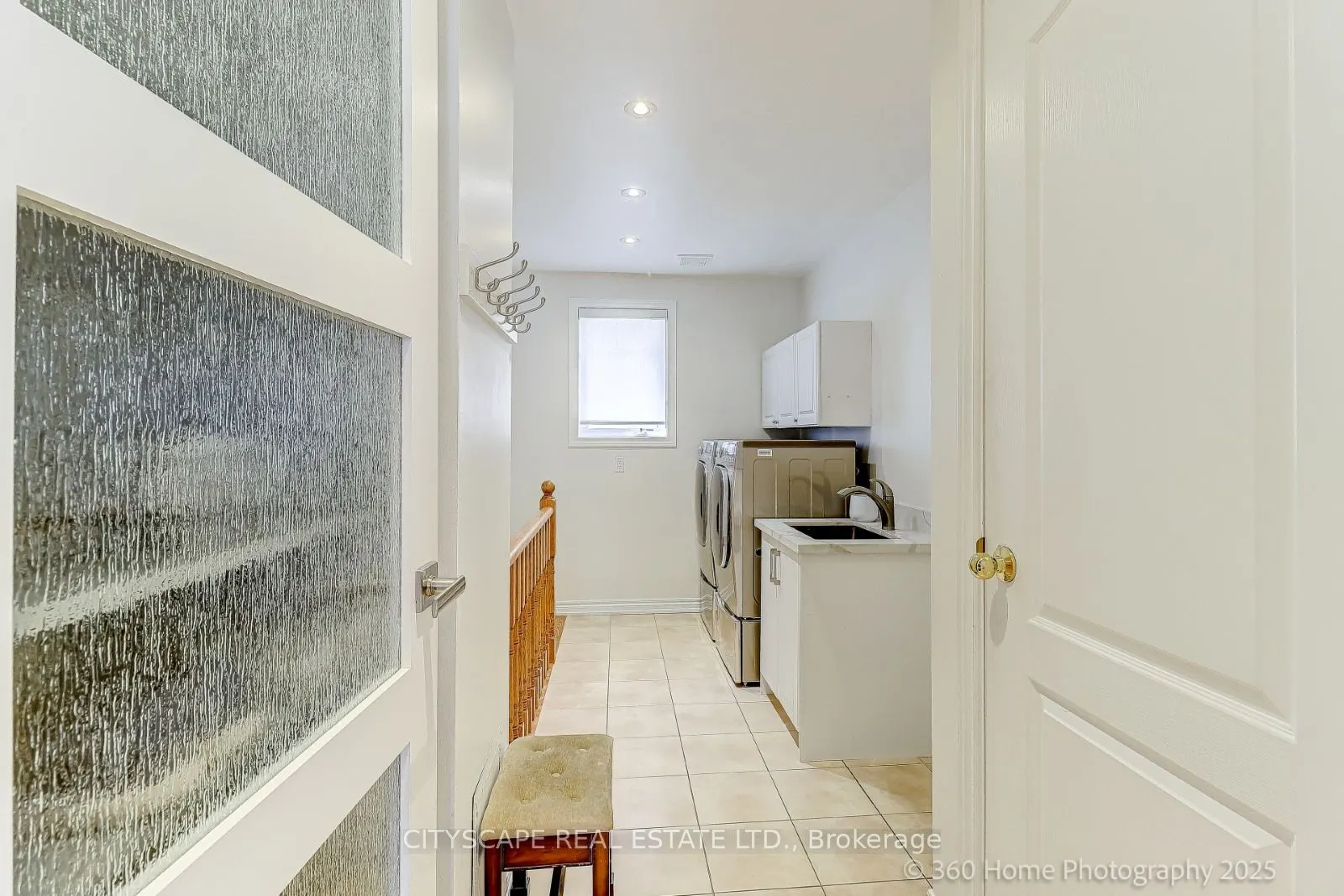 4 Hellyer Avenue