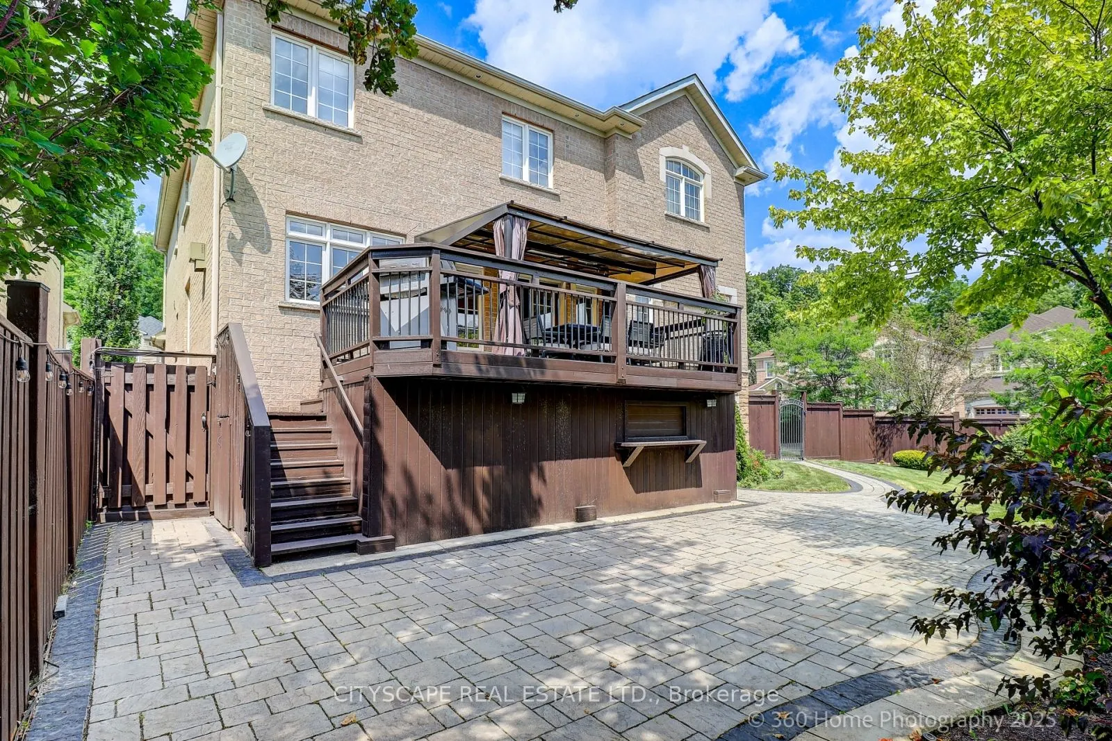 4 Hellyer Avenue